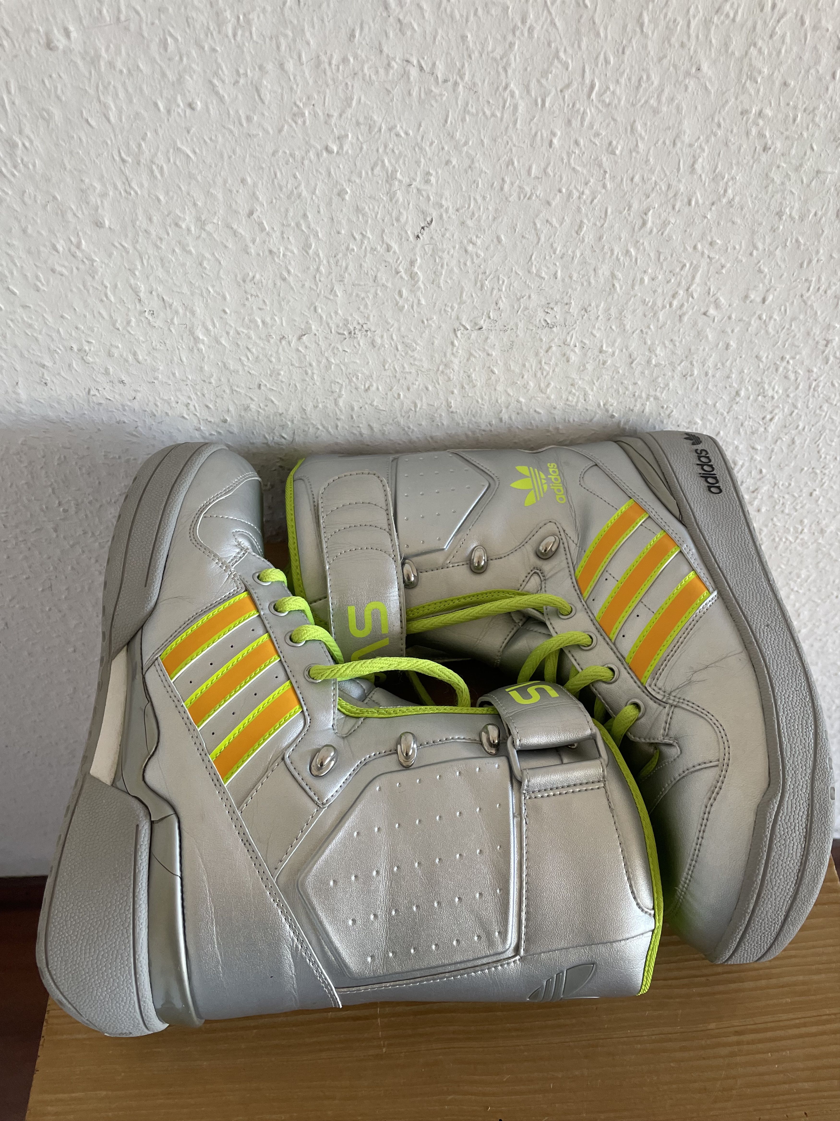Adidas × Jeremy Scott JS Snow Moon Boot Silver Neon Size US 9.5 / EU 42-43 - 18 Thumbnail