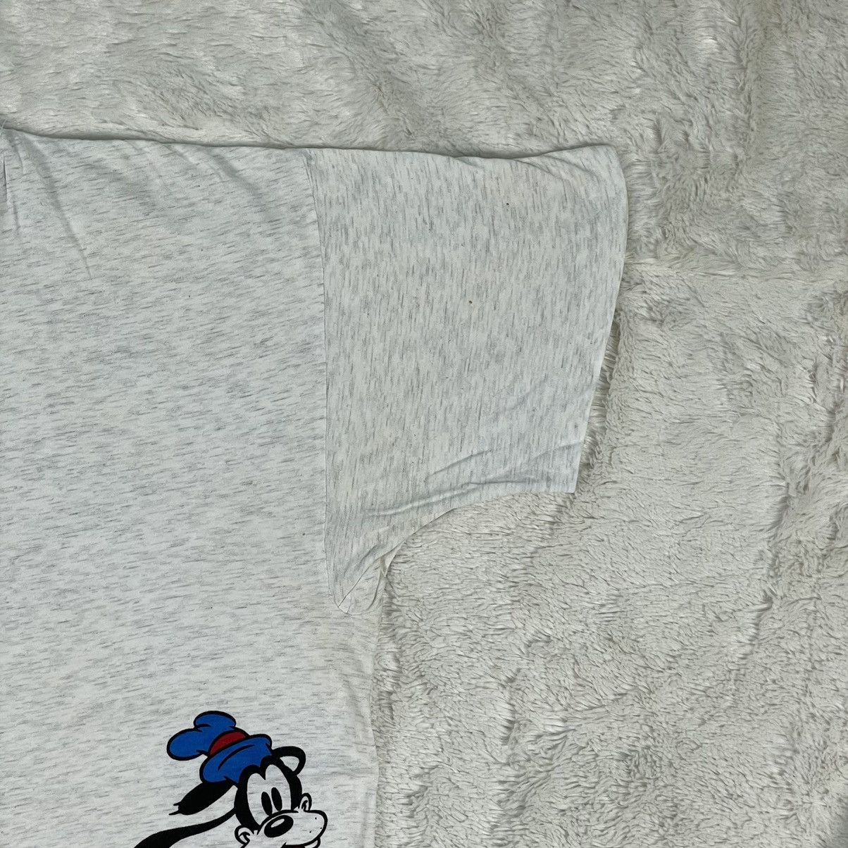 Disney 🔥LAST PRICE🔥 VTG Mickey Family Goofy And Chip ‘n’ Dale Tee Size US M / EU 48-50 / 2 - 4 Thumbnail