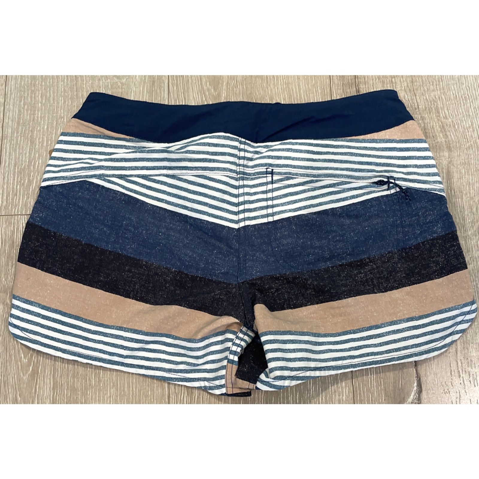 Patagonia Patagonia New Wavefarer W's Boardshorts 5" Stripe Texture Tidepool Blue Sz 2 Size 2 Activewear Board Shorts Football Style Size 26" / US 2 / IT 38 - 2 Thumbnail