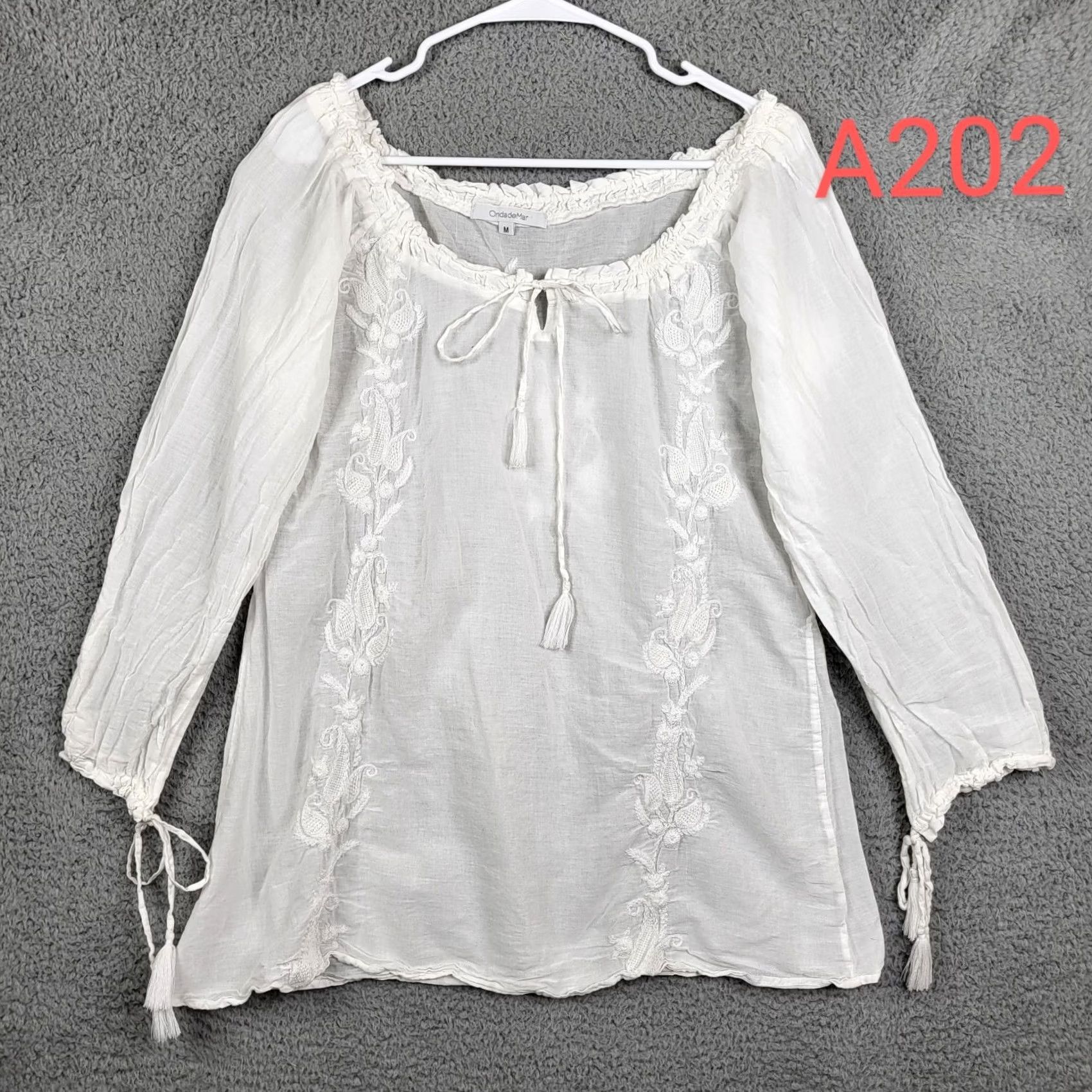 Vintage OndadeMar Blouse Long Sleeve Tunic Top Tie Embroidered Floral Keyhole V-Neck White Cotton Blend Size M Womens Size M / US 6-8 / IT 42-44 - 2 Thumbnail