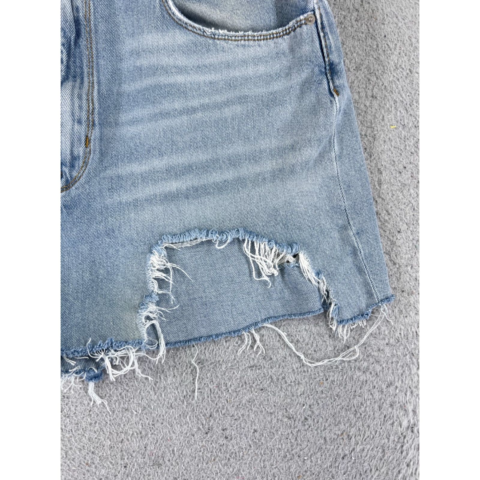 Bdg BDG Shorts Womens Blue Denim 25 Mid Rise Cut-Off 2.0in Inseam 5-Pocket Cotton Blend Medium Wash Java? Size 42" / US 20 - 2 Thumbnail