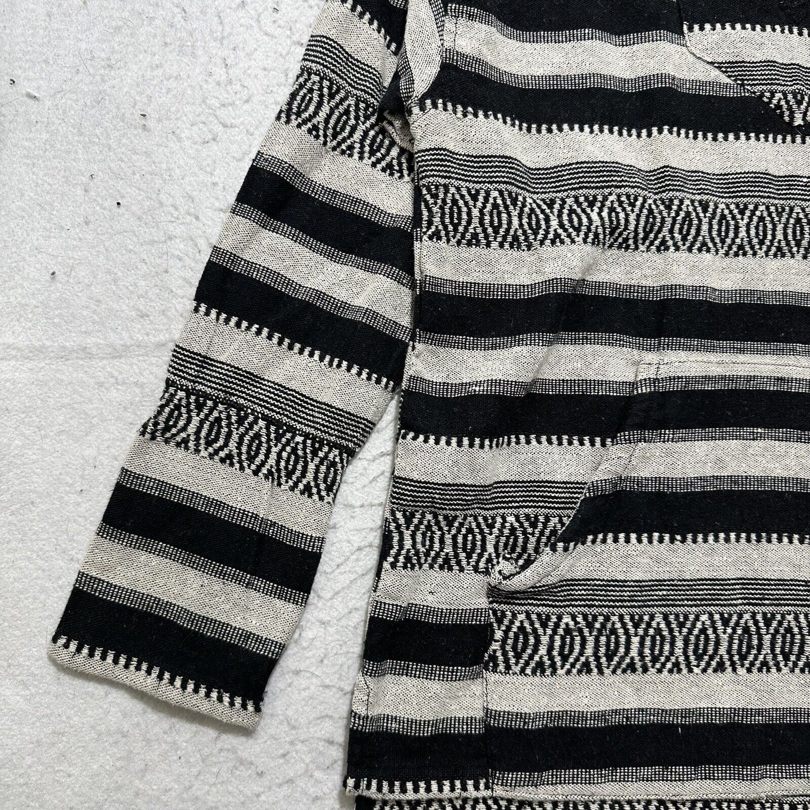 Forever 21 Forever 21 Medium Aztec Surf Knit Hoodie Poncho Sweater Size M / US 6-8 / IT 42-44 - 6 Thumbnail
