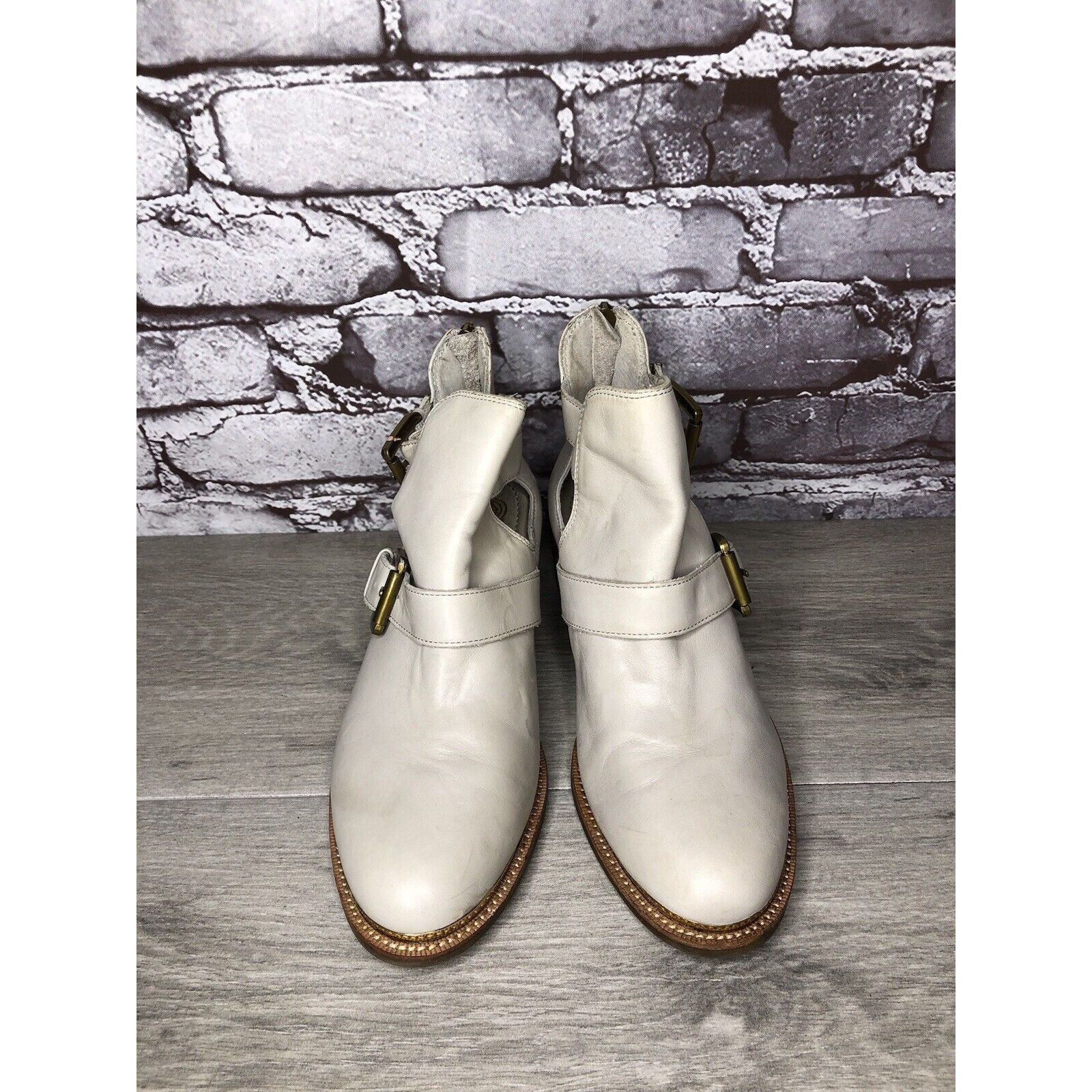 Elliott Elliot Lucca Ivory Leather Anthropologie Gold Buckle Heel Bo Size US 7 / IT 37 - 14 Thumbnail