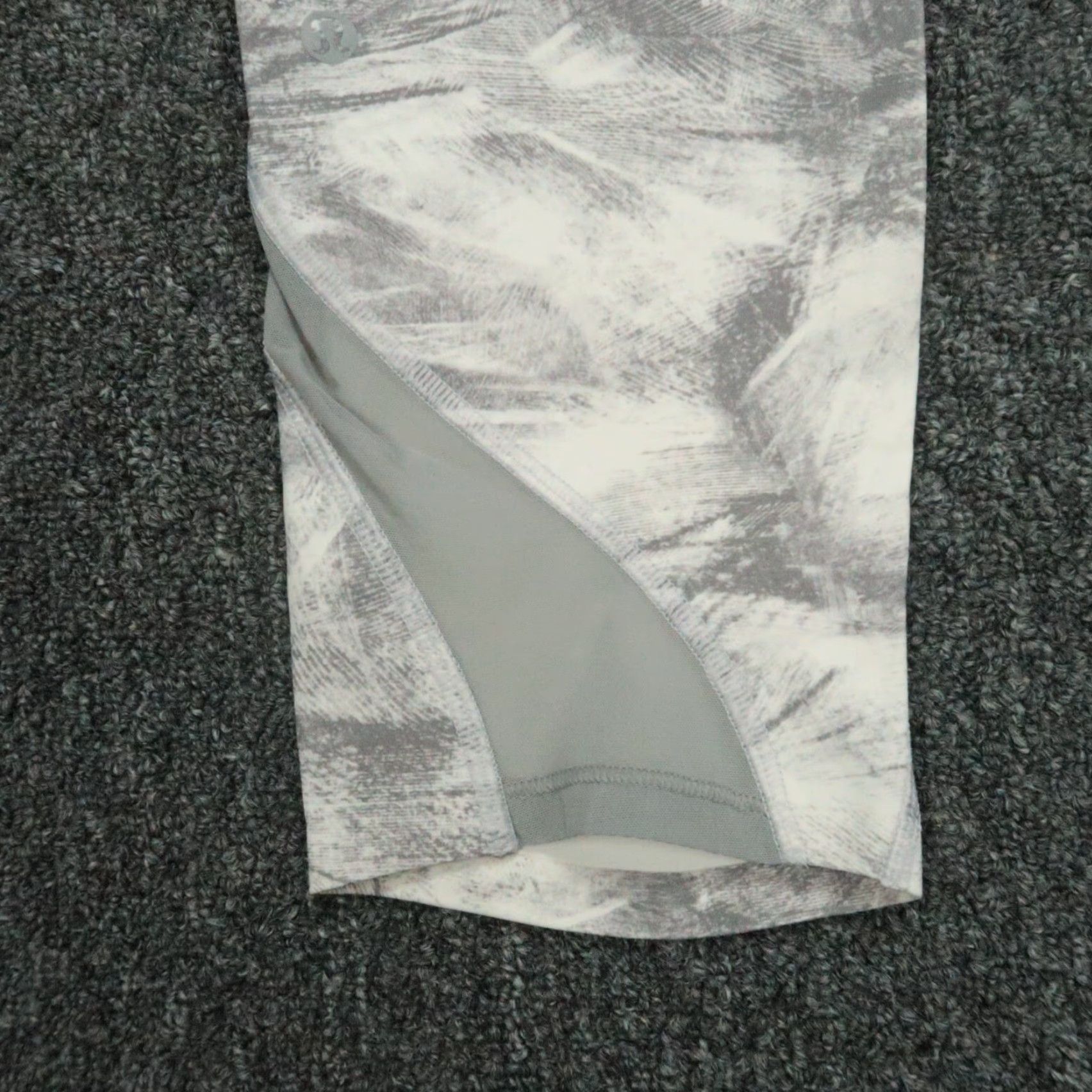 Lululemon VINTAGE Lululemon Leggings Womens 6 Pace Perfect Crop Breeze By White Light Cast 17" Size 28" / US 6 / IT 42 - 5 Thumbnail