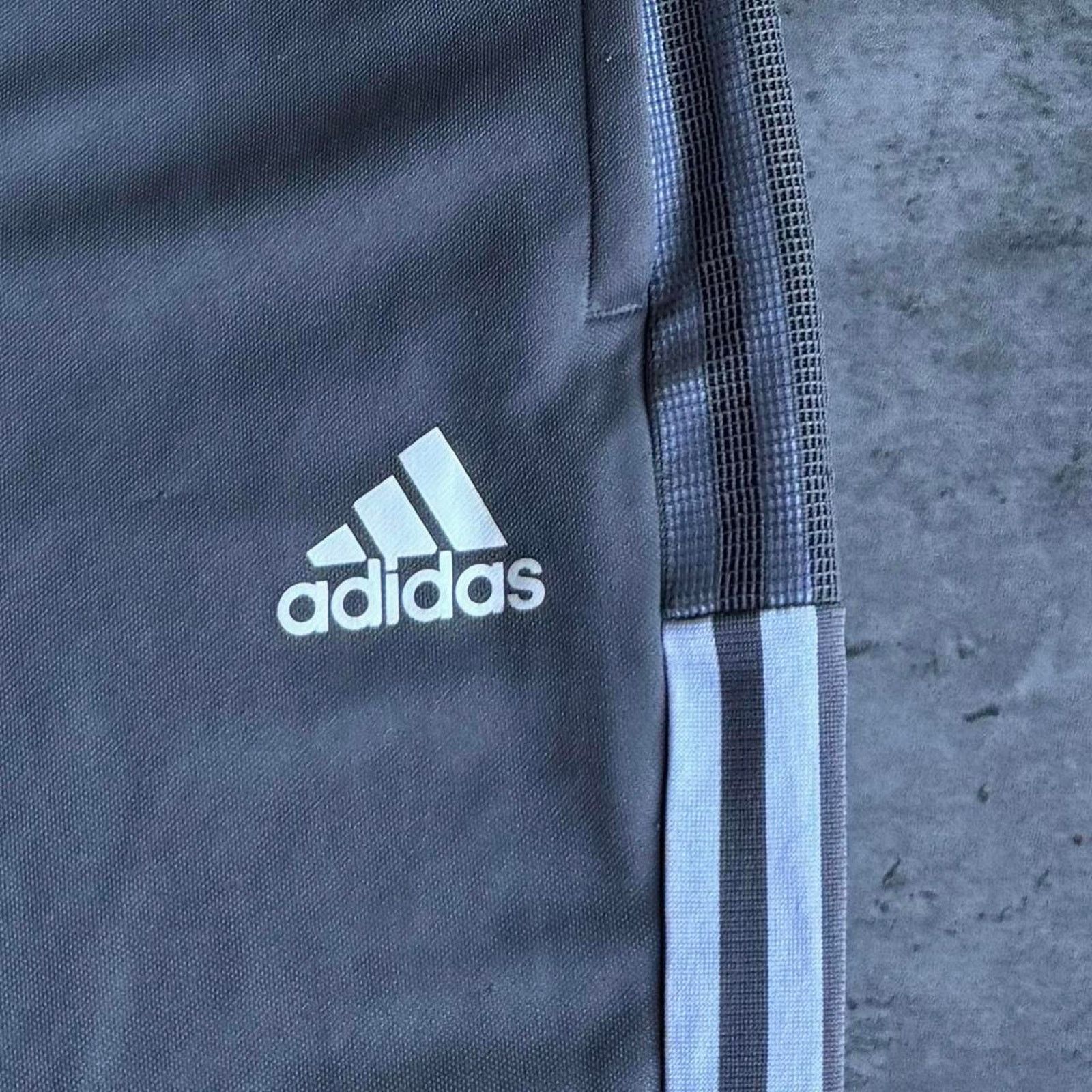 Adidas × Vintage Vintage Y2K Adidas Grey & White Three Stripes Sweatpants Size US 26 / EU 42 - 3 Thumbnail