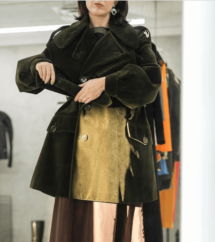 Simone Rocha Fall 2017 Runway Green Velvet Trench Coat