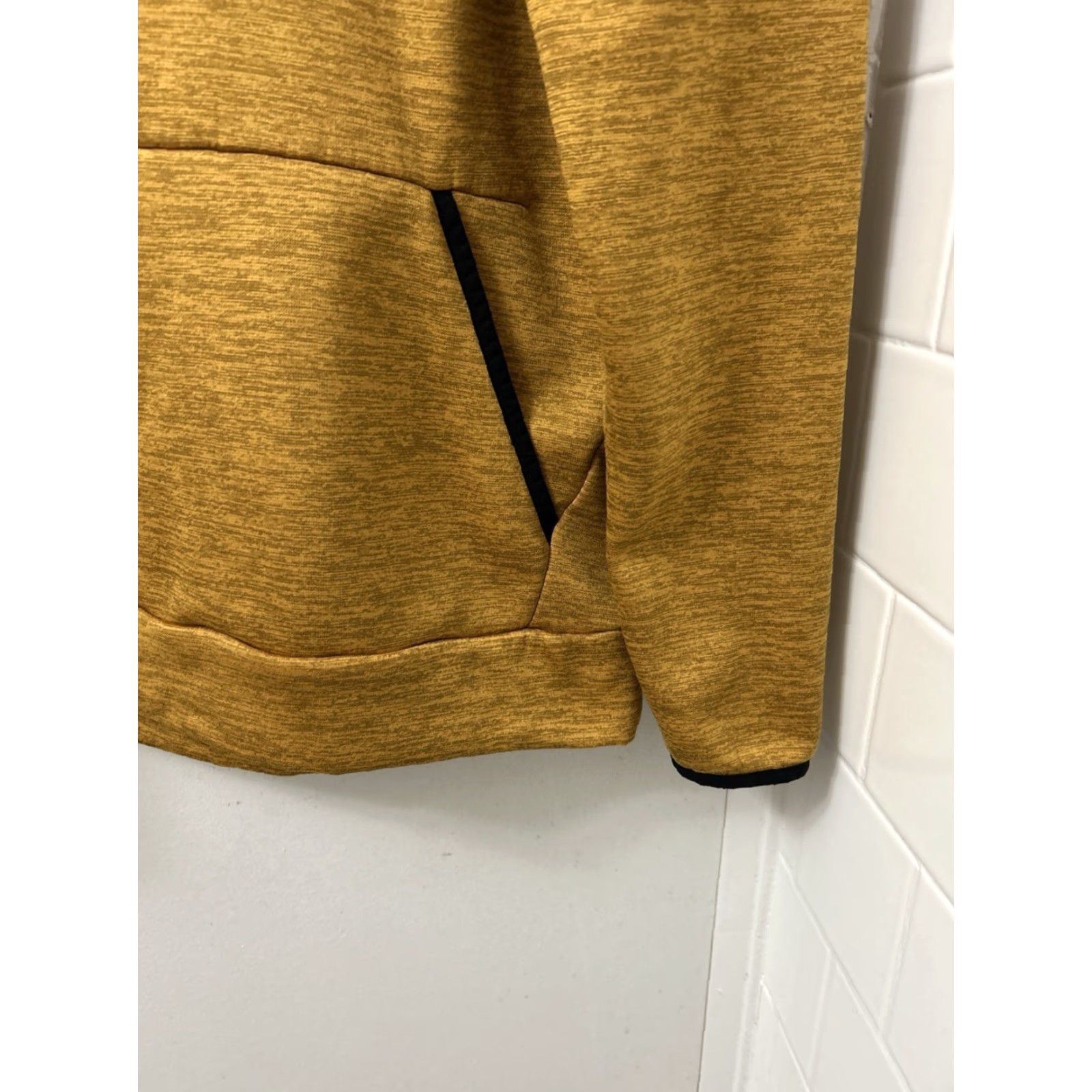 Under Armour Under Armour Hoodie Mens Medium Tall Yellow Gold Fleece Lined Sweatshirt L/S Size US M / EU 48-50 / 2 - 6 Thumbnail