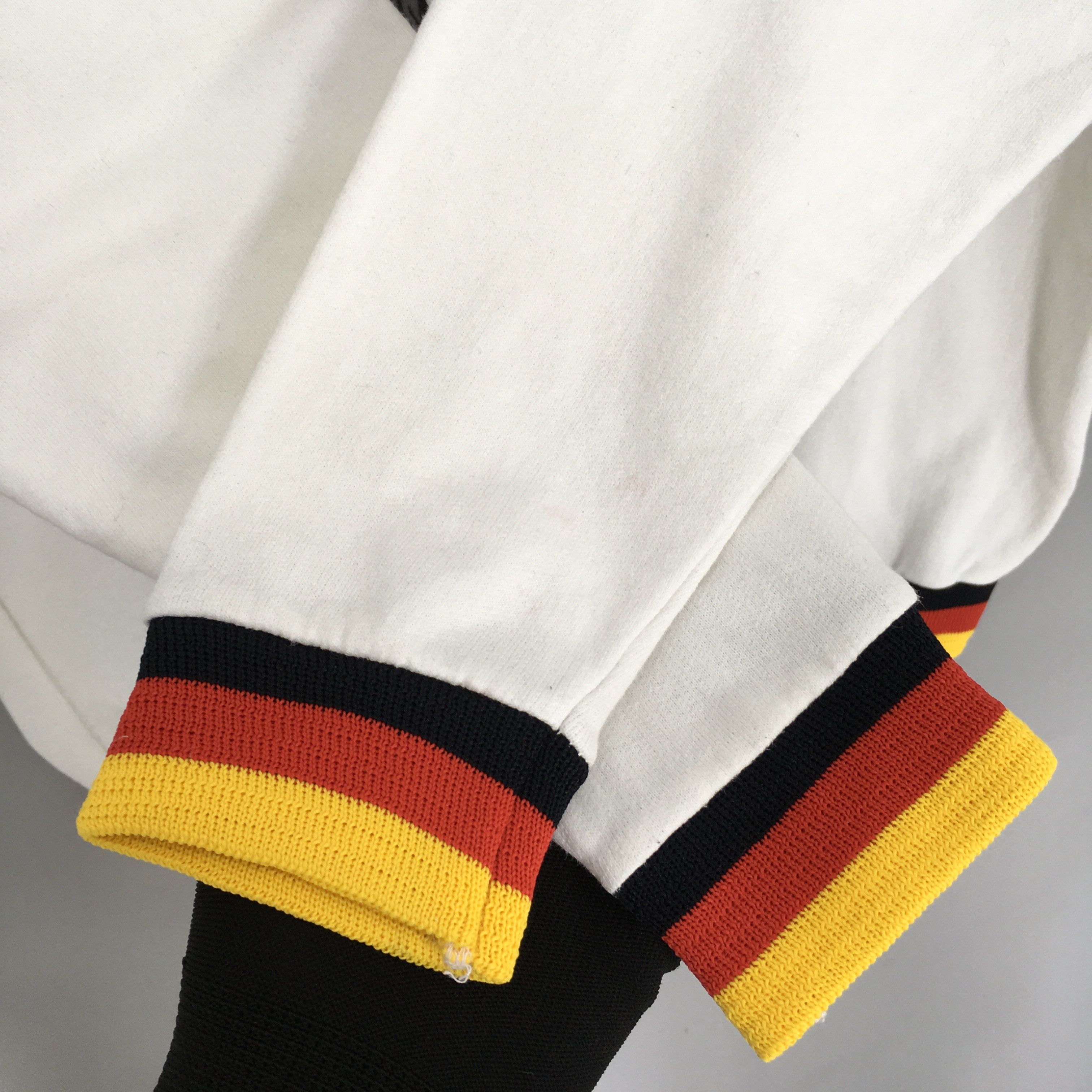 Vintage Vintage 90s Deutschland Germany White Sweatshirt Large Size US L / EU 52-54 / 3 - 4 Thumbnail
