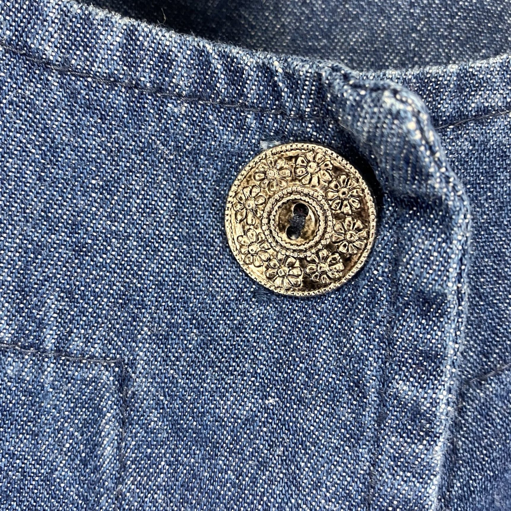Denime VINTAGE The Vermont Country Store Women's Denim Top Tunic 100% Cotton Floral Embroidered Buttons Long Sleeve All Seasons Fall Spring Winter Womens Size M / US 6-8 / IT 42-44 - 5 Thumbnail