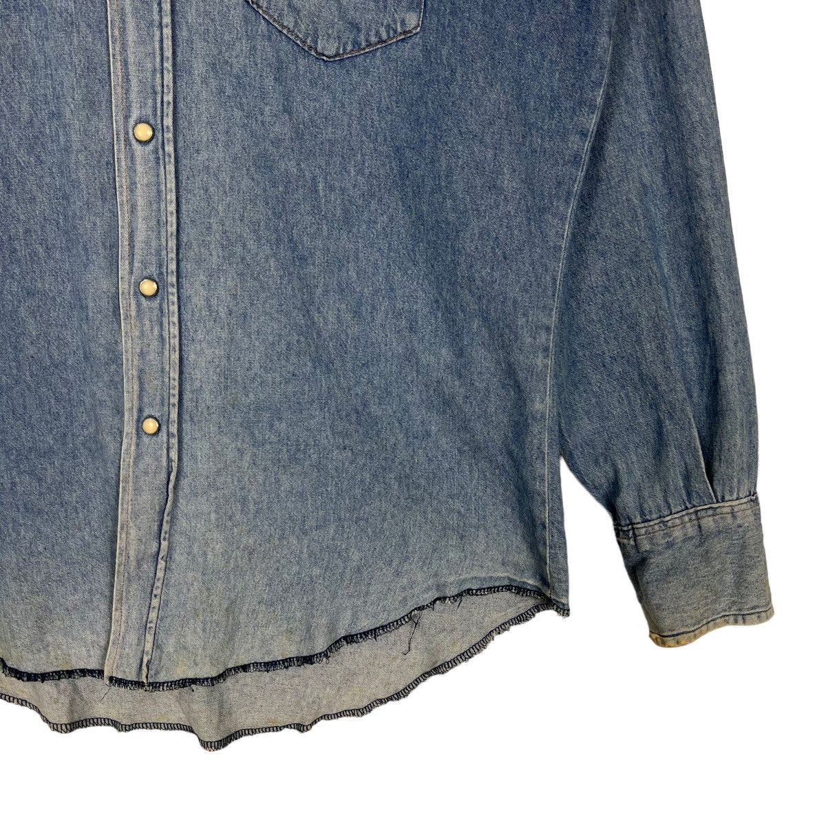 Vintage × Wrangler 🔥 VINTAGE WRANGLER CAMBREY SNAP BUTTON SHIRT MADE IN USA Size US L / EU 52-54 / 3 - 7 Thumbnail