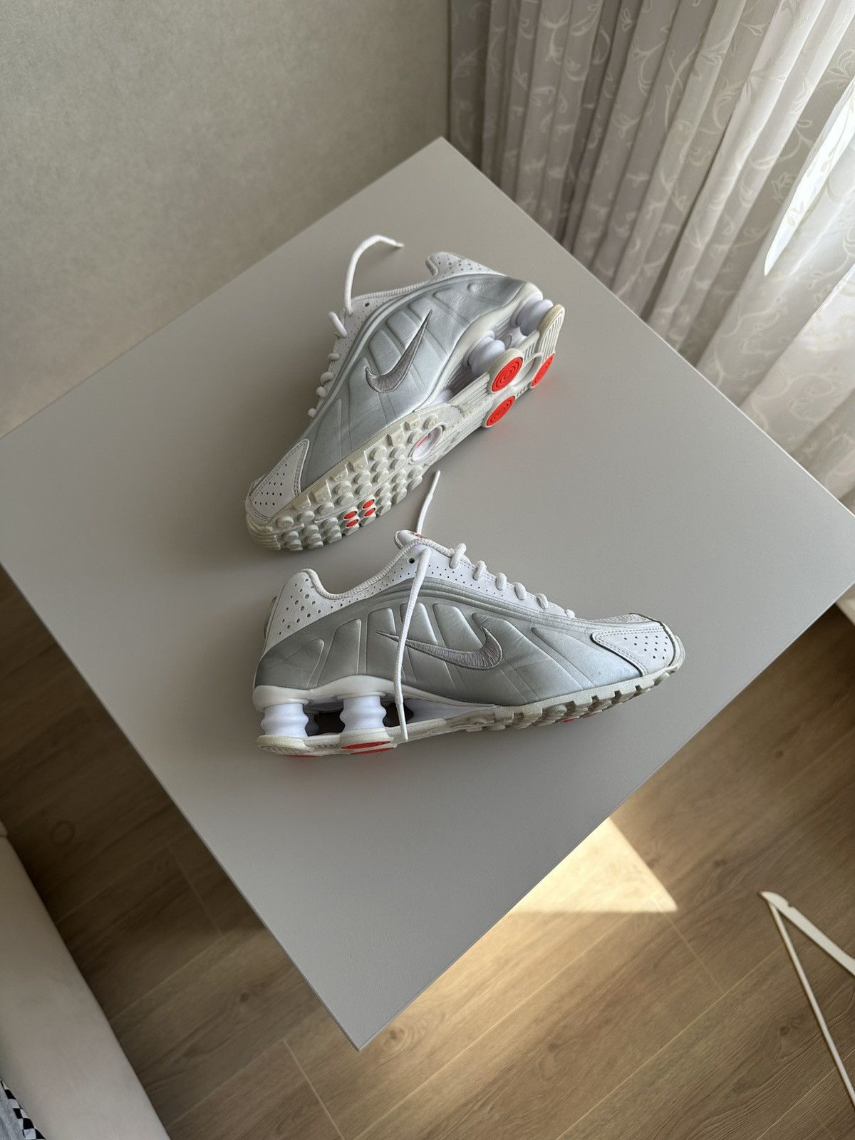 Japanese Brand Nike shox R4 metallic white Size US 5.5 / EU 38 - 17 Thumbnail
