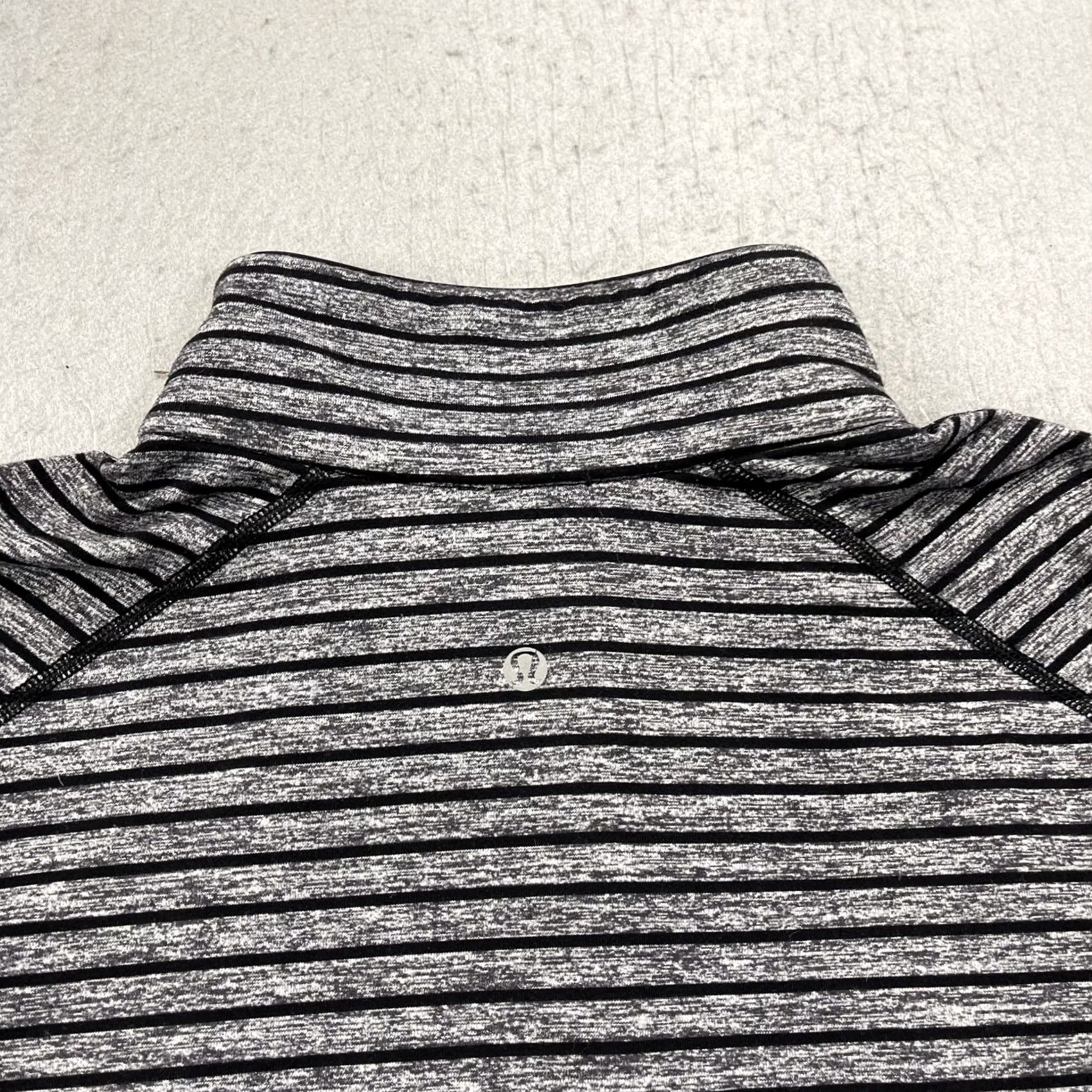 Lululemon Lululemon Jacket Mens Large Gray Striped 1/4 Zip Surge Pullover Gym Logo Size US L / EU 52-54 / 3 - 6 Thumbnail