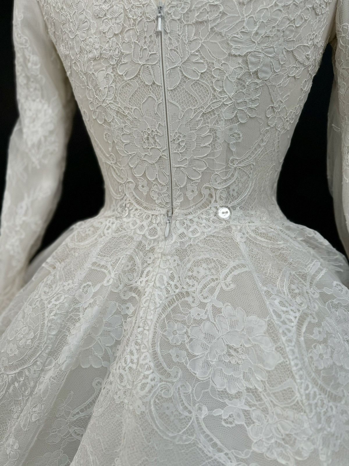 Other Preloved US 6 Anna Augusta French Corded Lace Bridal Gown Size M / US 6-8 / IT 42-44 - 7 Thumbnail
