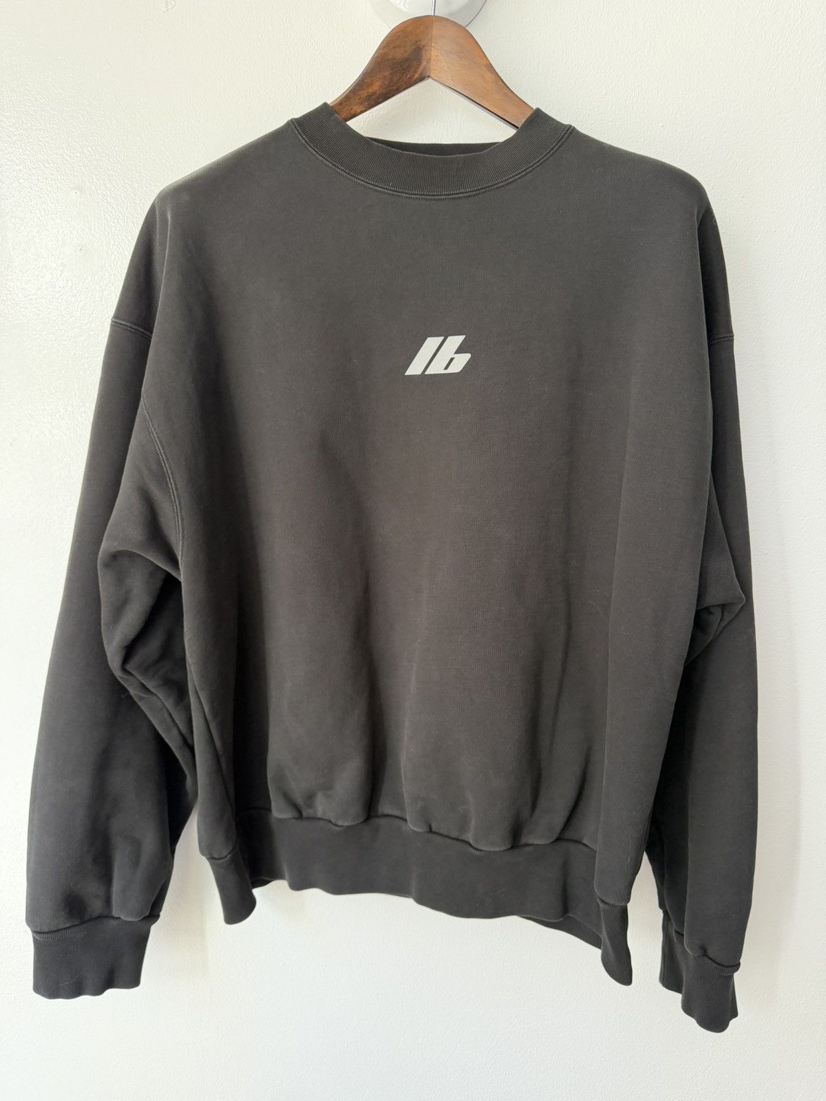 Balenciaga Activewear crewneck sweatshirt sweater size M Medium Size US M / EU 48-50 / 2 - 4 Thumbnail