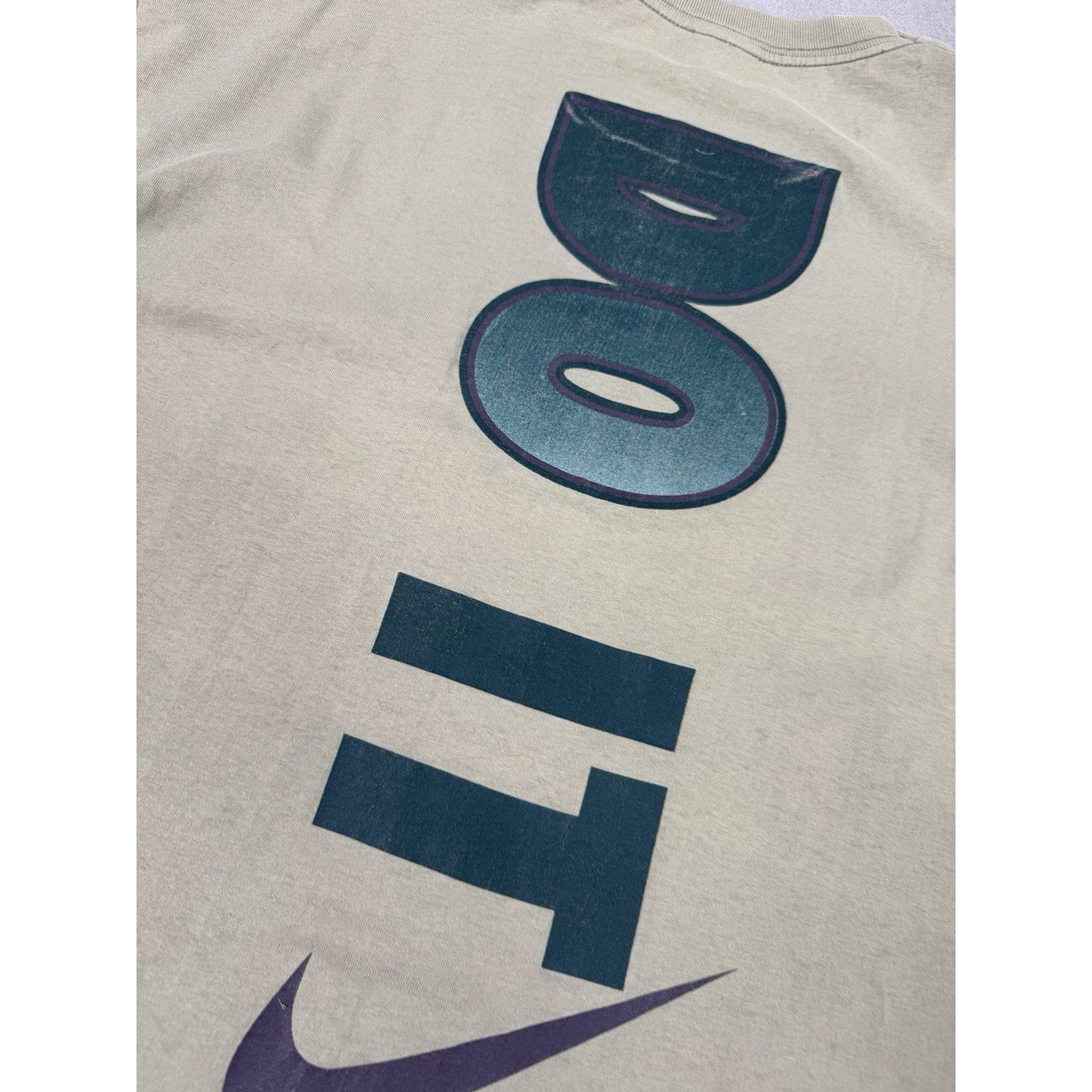 Nike Nike Vintage Big Logo T Shirt Beige Men Size US XL / EU 56 / 4 - 21 Thumbnail