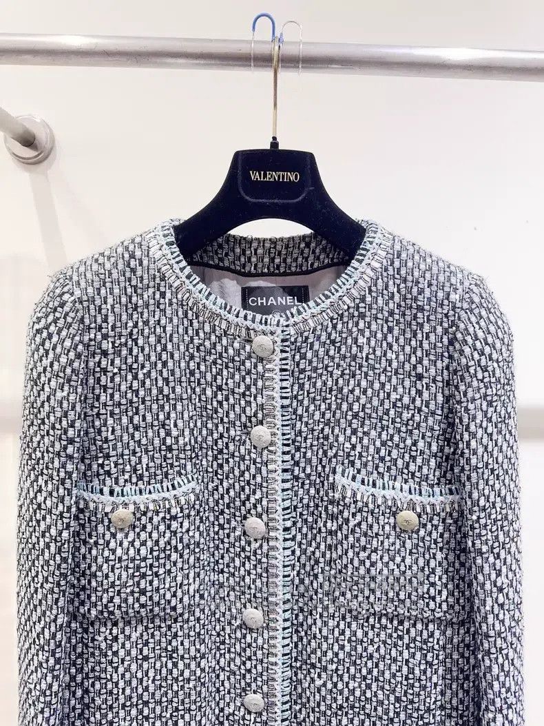 Chanel Chanel Gray coat Size M / US 6-8 / IT 42-44 - 2 Thumbnail