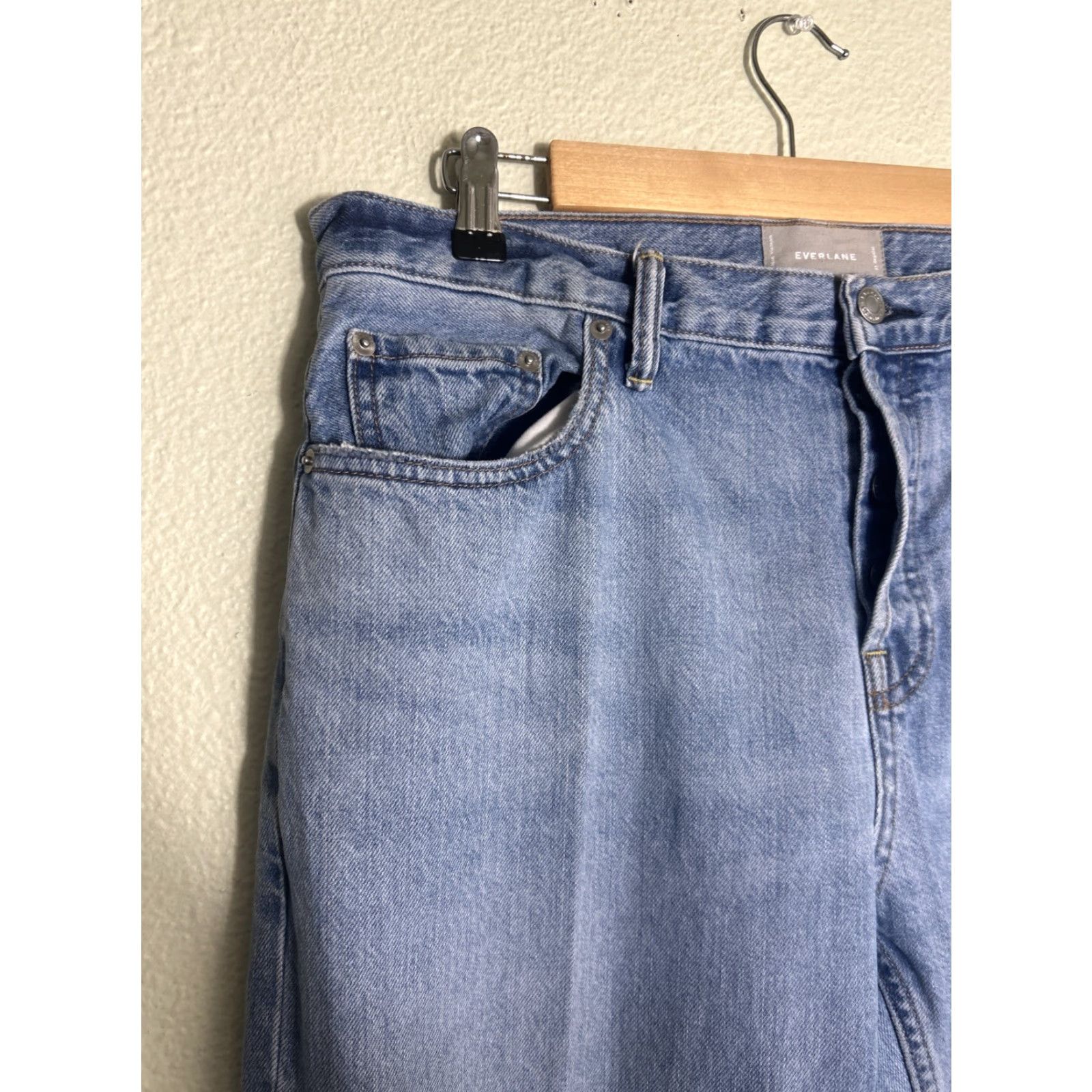 Everlane Everlane Jeans OS Boyfriend Relaxed Button Fly Denim Light Wash Womens Size 31R Jeans Blues 27in 34in Waist Regular 31 Blue Womens Size 24" / US 00 / IT 34 - 4 Thumbnail