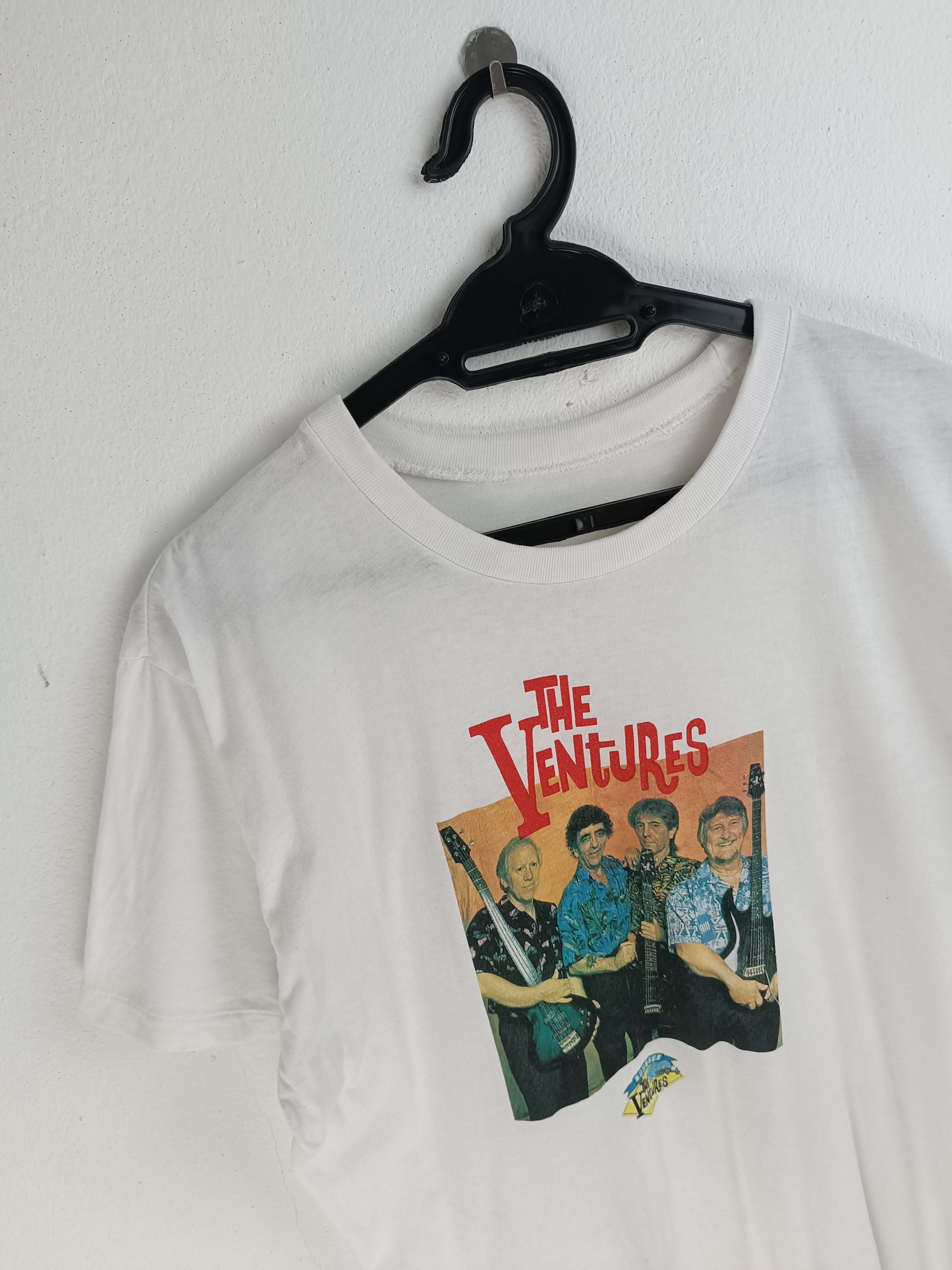 Band Tees VTG 1992 THE VENTURES TEE BEACH BOYS NEIL YOUNG TELEVISION Size US M / EU 48-50 / 2 - 5 Thumbnail