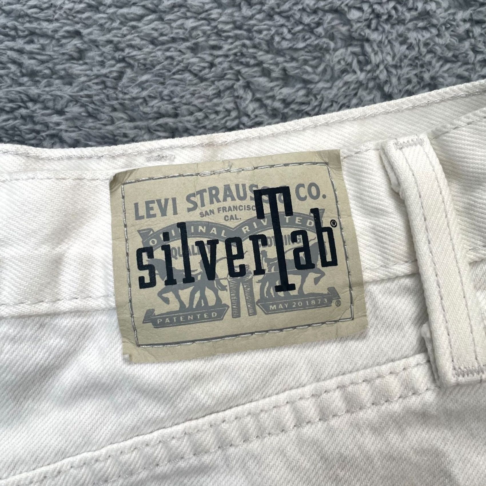 Levi's VINTAGE Levi's Womens Shorts 32 White Silvertab Mom Cut Off Denim Cotton 90s 5 Pocket Size 24" / US 00 / IT 34 - 7 Thumbnail