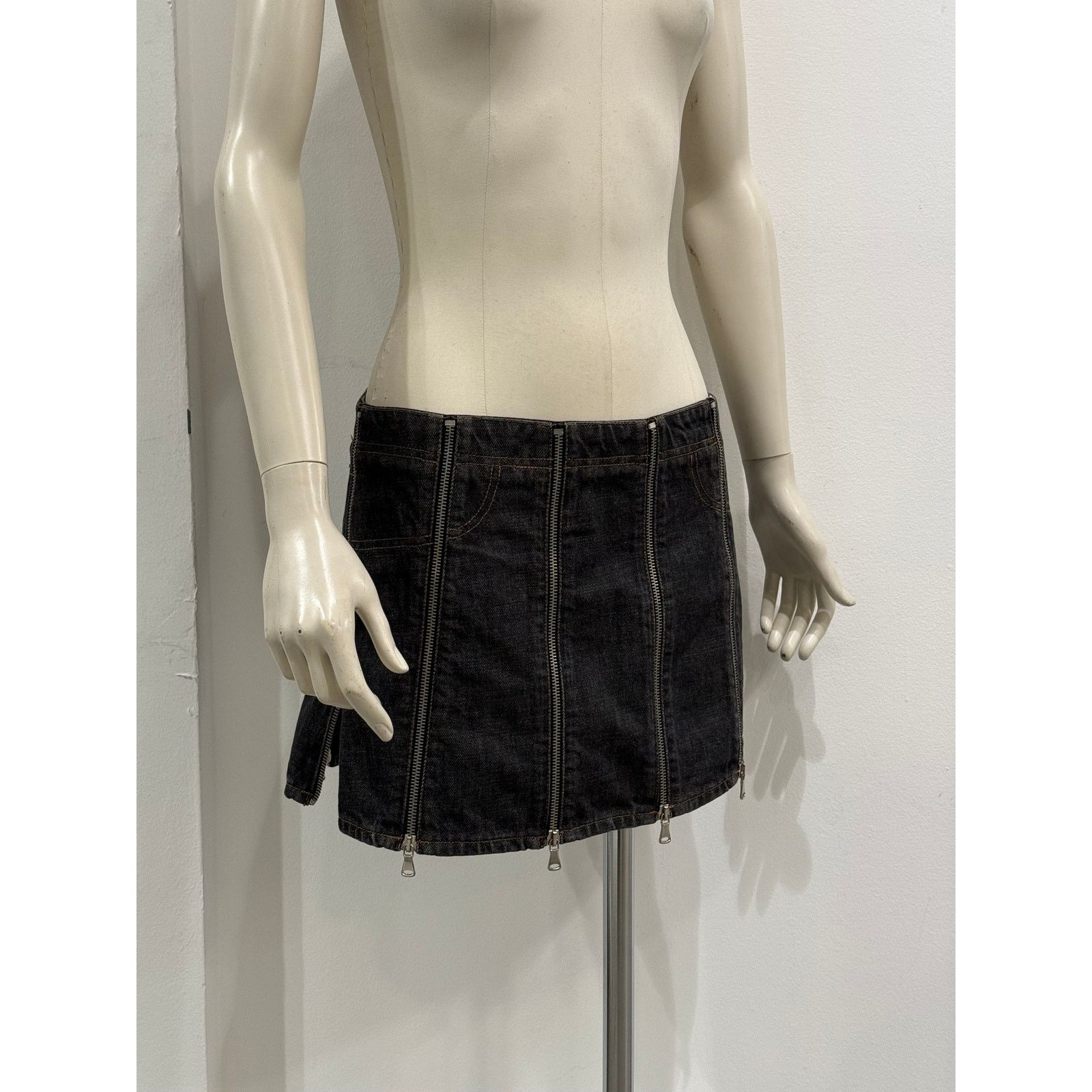 Dolce & Gabbana S/S2004 Dolce & Gabbana full zip mini skirt Size 28" / US 6 / IT 42 - 3 Thumbnail