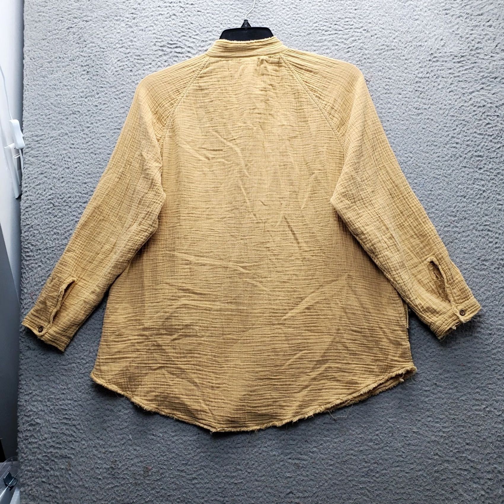 Vintage We The Free Frayed Shirt Womens XS Tan Textured Long Sleeve Pocket Button Front Size XS / US 0-2 / IT 36-38 - 2 Thumbnail