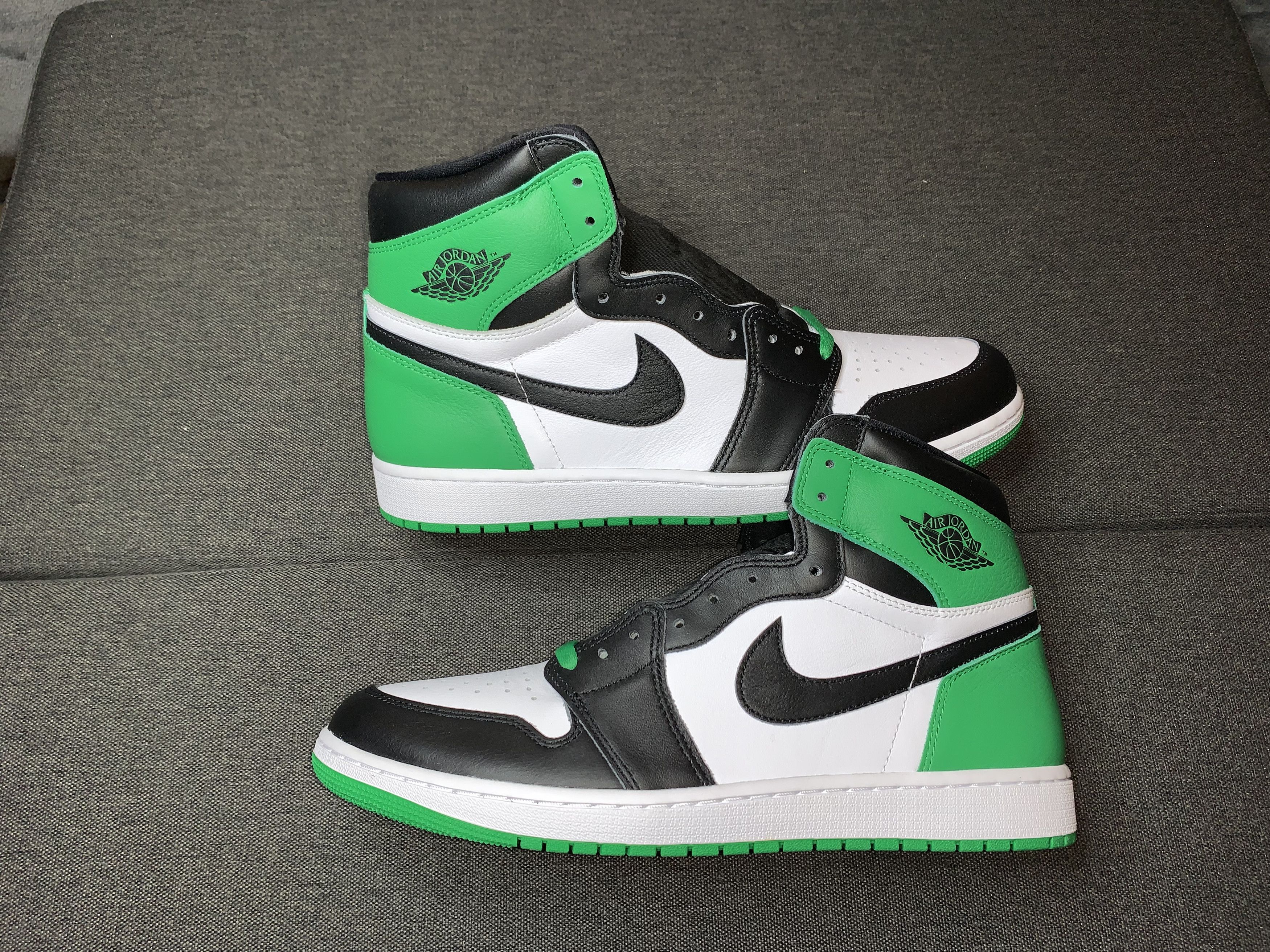 Jordan Brand Nike Air Jordan 1 Retro High OG Lucky Green DZ5485-031 Size US 13 / EU 46 - 10 Thumbnail
