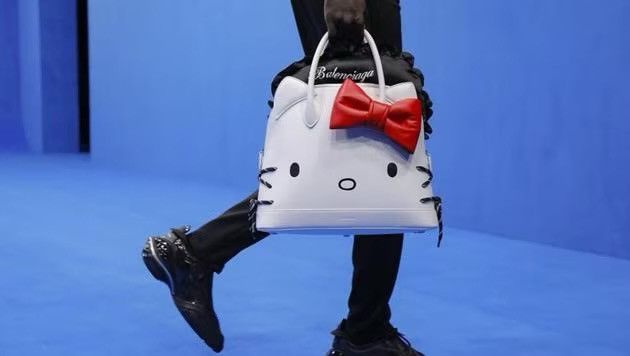 Balenciaga SS20 Balenciaga Hello Kitty Runway Ville Handbag Bag Size ONE SIZE - 2 Thumbnail