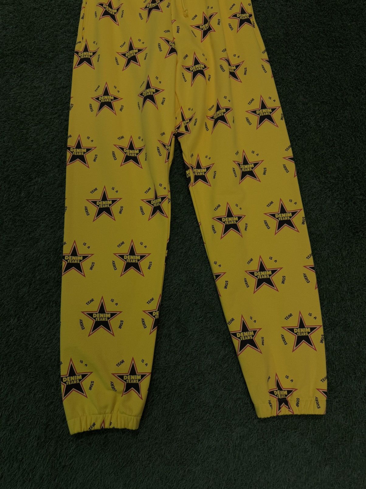 DENIM TEARS Denim Tears Star Sweatpants Size Small (NEW) Size US 30 / EU 46 - 4 Thumbnail