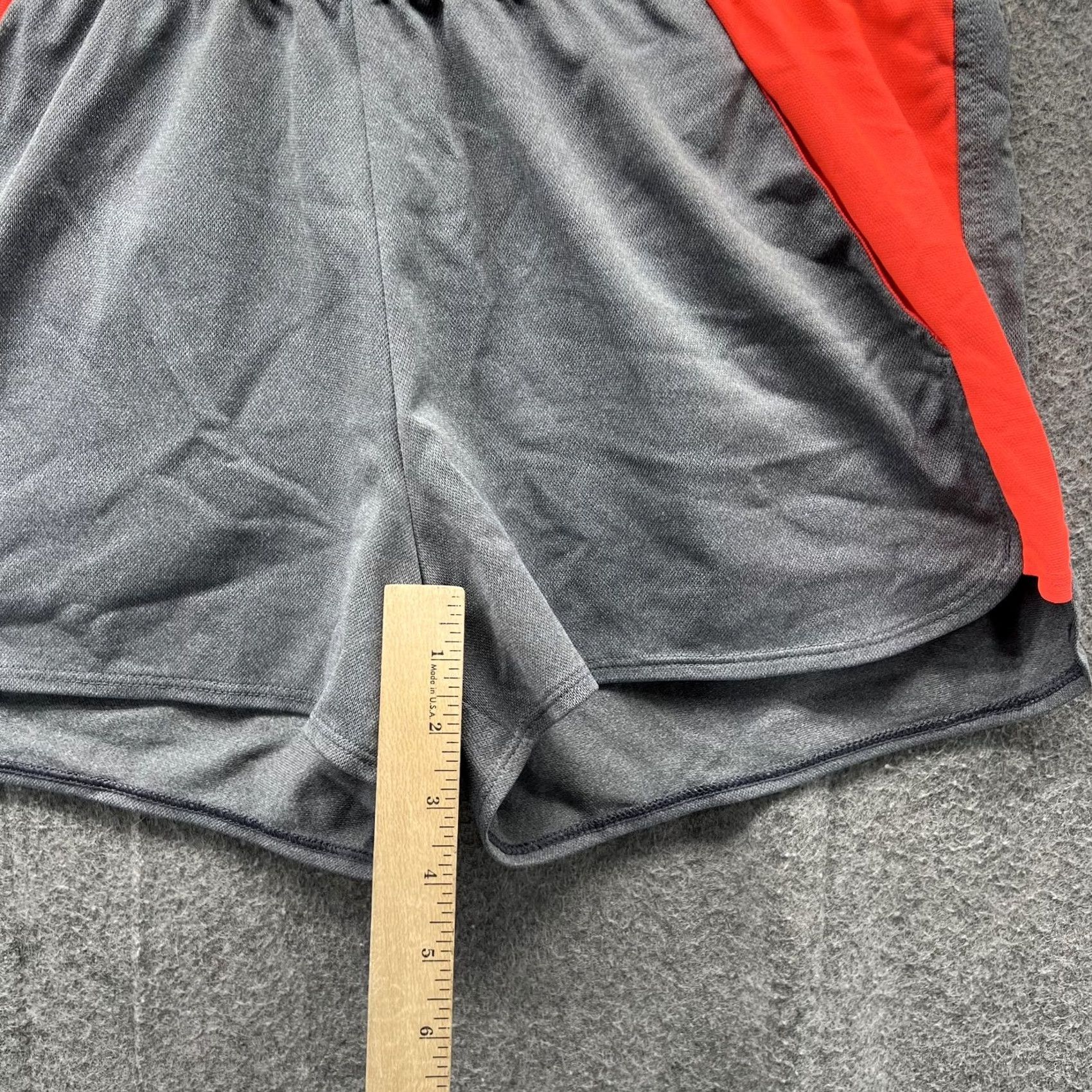 Under Armour Under Armour Shorts Womens Large Gray Red HeatGear Loose Athletic Running Size 36" / US 14 / IT 50 - 7 Thumbnail