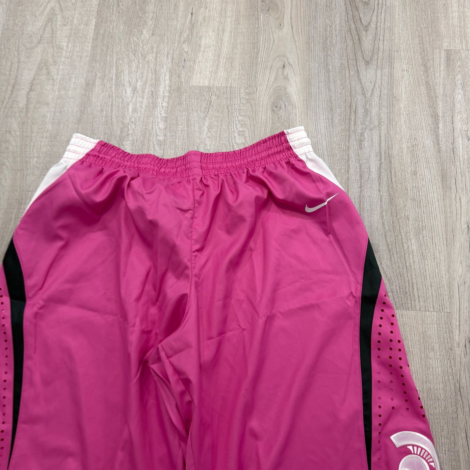 Nike Nike Michigan State Spartans Breast Cancer Awareness Shorts Size US 38 / EU 54 - 2 Thumbnail