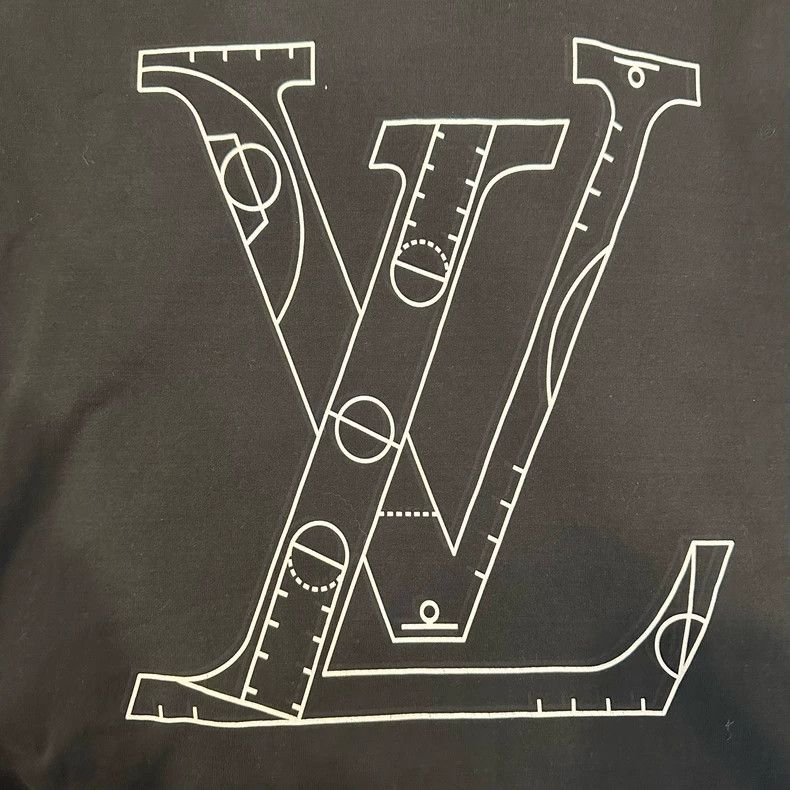 Louis Vuitton Louis Vuitton Solid Print Classic Short Sleeve Crew Neck Sh Size US M / EU 48-50 / 2 - 5 Thumbnail
