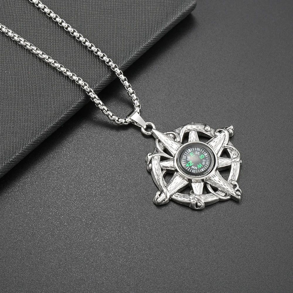 Jewelry × Vintage Vintage Compass Necklace Size ONE SIZE - 1 Thumbnail
