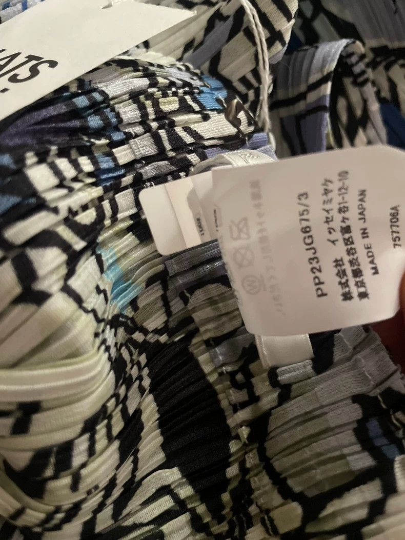 Issey Miyake Issey Miyake size:3 Graffiti skirt Size 42" / US 20 - 3 Thumbnail