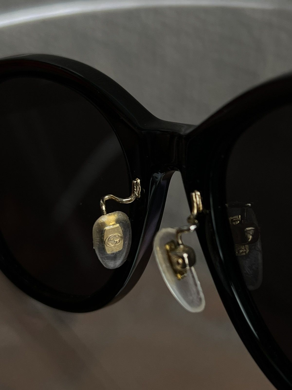 Gucci Gucci Oversized Black Logo Sunglasses Unisex Size ONE SIZE - 11 Thumbnail