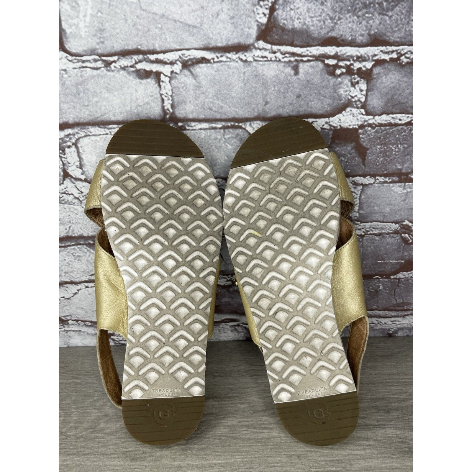 Ugg UGG Gold Leather Kamile Cross Strap Comfort Sandals Women Sz Size US 10 / IT 40 - 16 Thumbnail