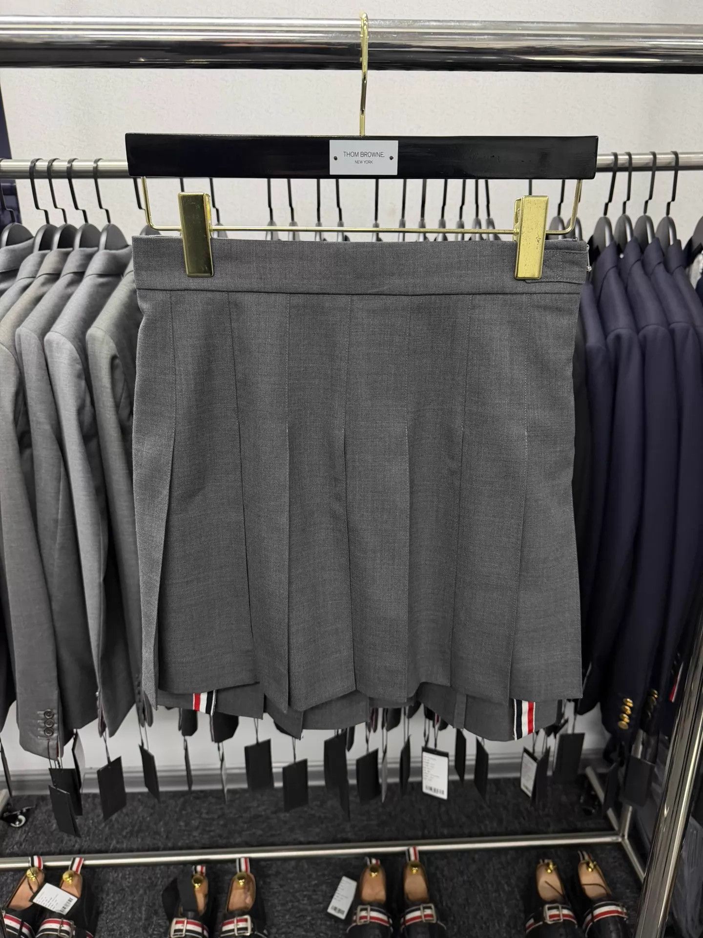 Thom Browne Thom Browne Women's Classic Pleated Skirt Mid Gray 38 Size 26" / US 2 / IT 38 - 1 Thumbnail