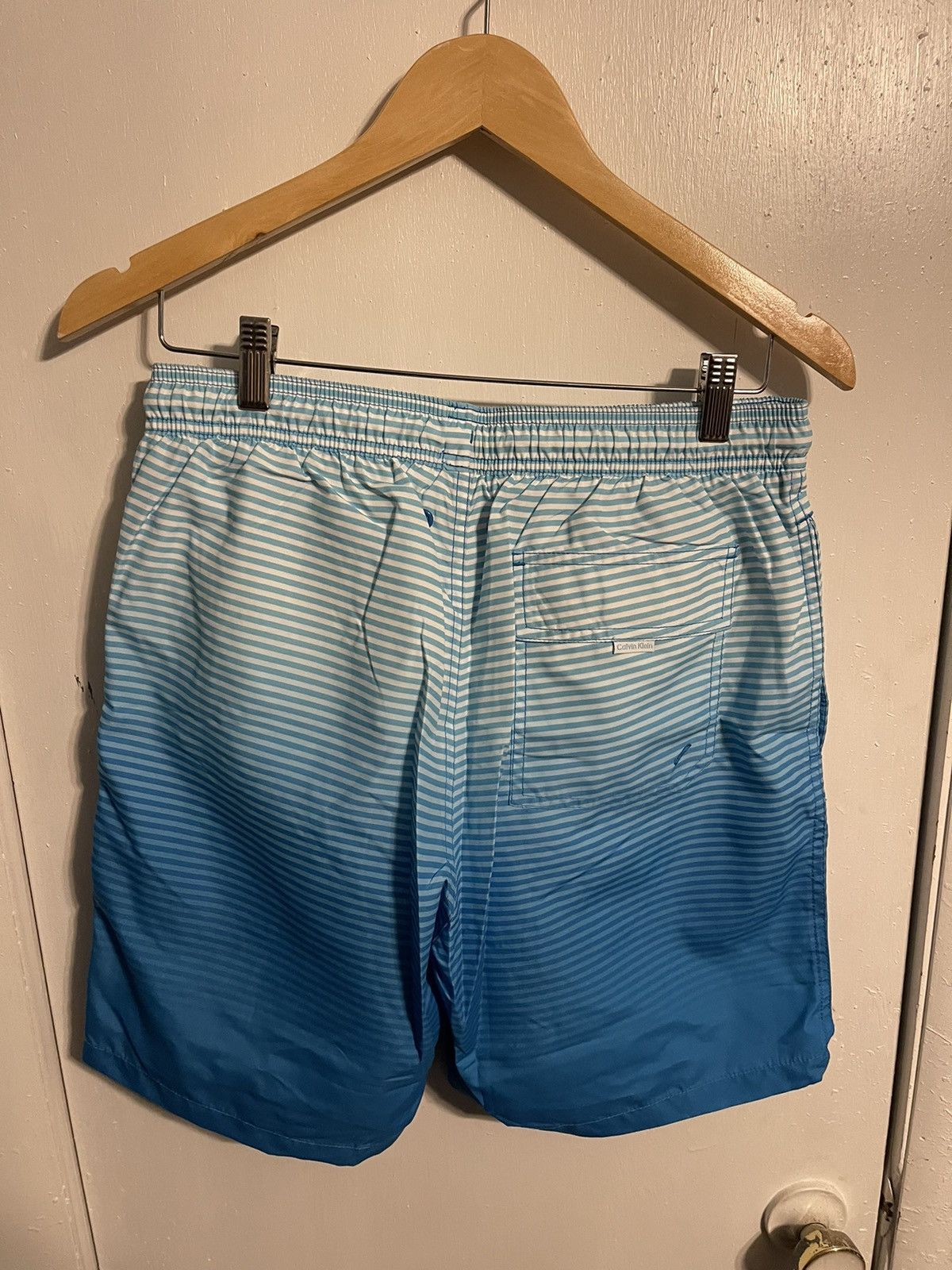 Calvin Klein Calvin Klein Gradient Swim Shorts Size US 32 / EU 48 - 2 Thumbnail