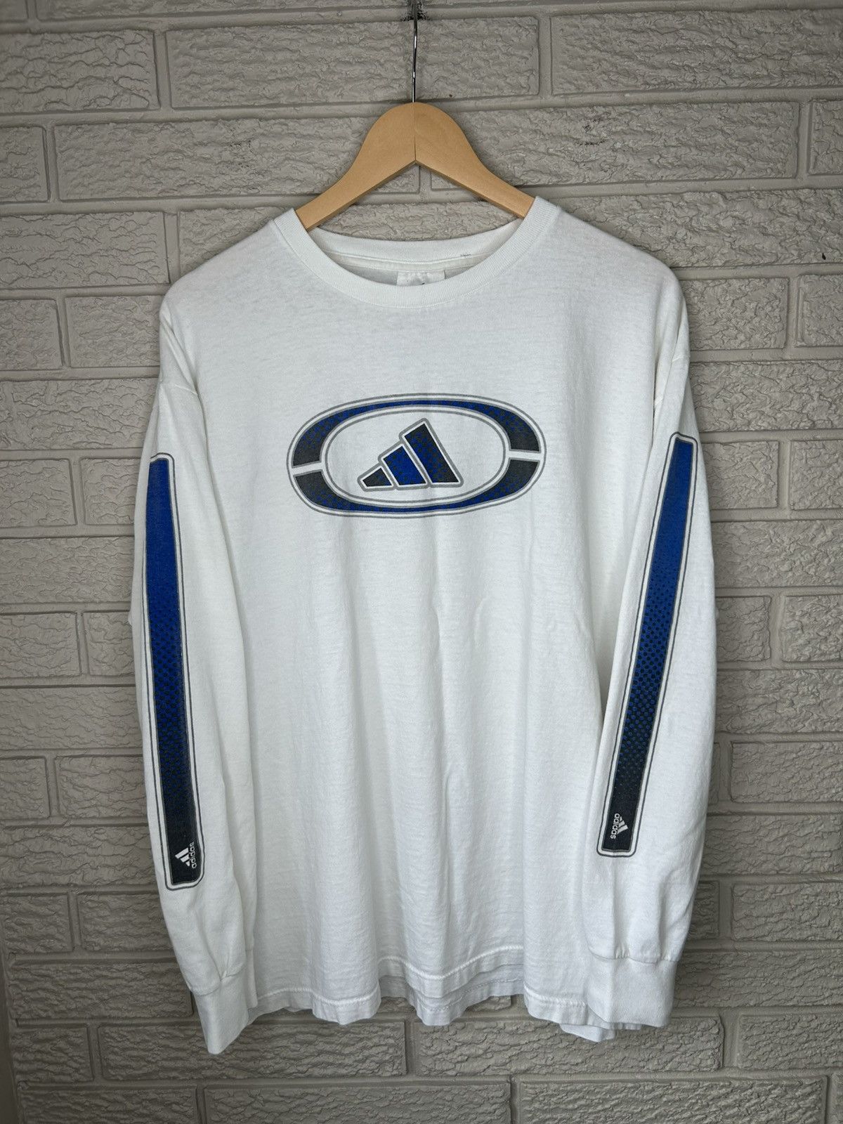 Adidas Vintage Adidas Center Logo Graphic Long Sleeve Shirt Size US L / EU 52-54 / 3 - 1 Thumbnail
