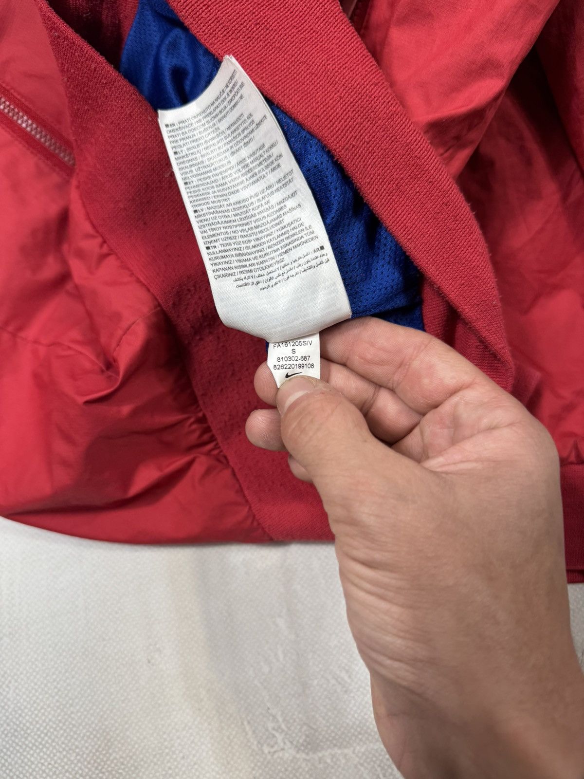 Nike Vintage Nike Barcelona Red Nylon Jacket Size US S / EU 44-46 / 1 - 11 Thumbnail