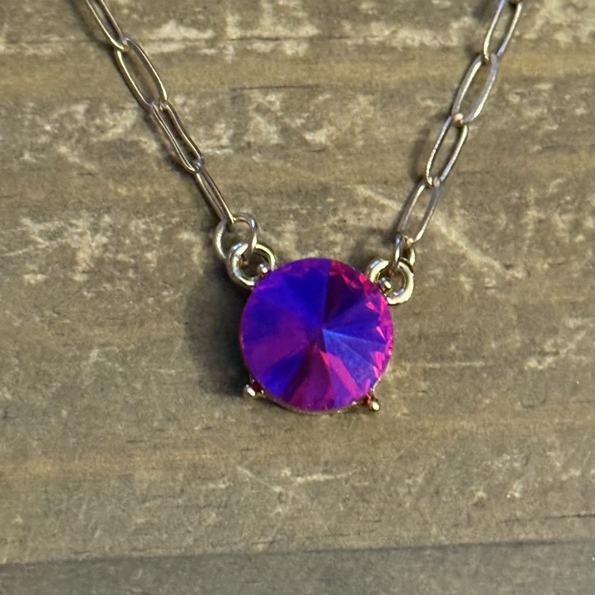 Other Gold tone layered iridescent hot pink stone pendant necklace Size ONE SIZE - 4 Thumbnail