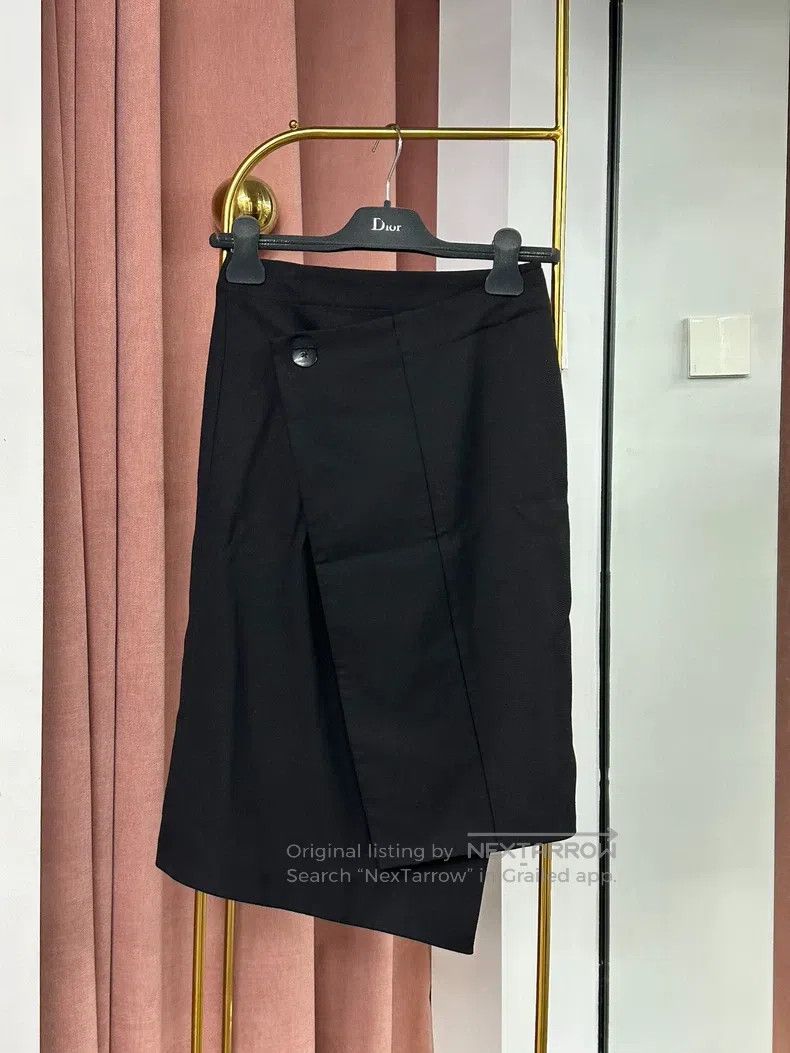 Acne Studios Acne Studios Black asymmetric button half skirt Size 42" / US 20 - 1 Thumbnail
