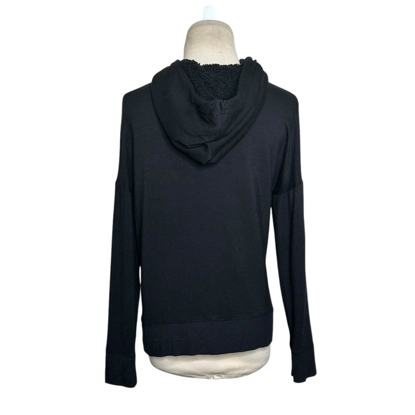 Victoria's Secret Victoria's Secret black sherpa hoodie sweatshirt size XS Size XS / US 0-2 / IT 36-38 - 2 Thumbnail
