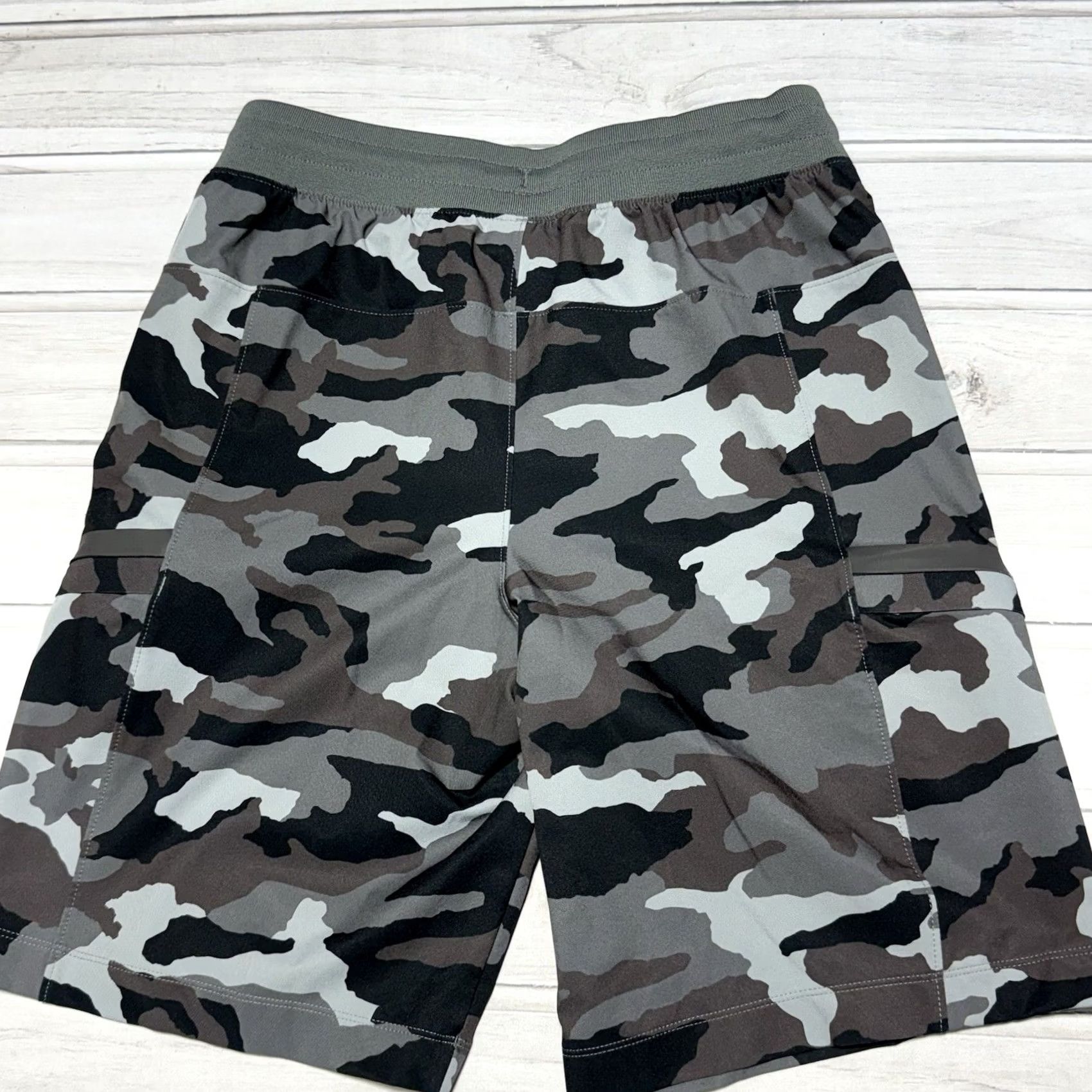 Under Armour Under Armour Sportstyle Elite Cargo Shorts Mens M Gray Camo 9" 1373866 Size US 31 - 2 Thumbnail