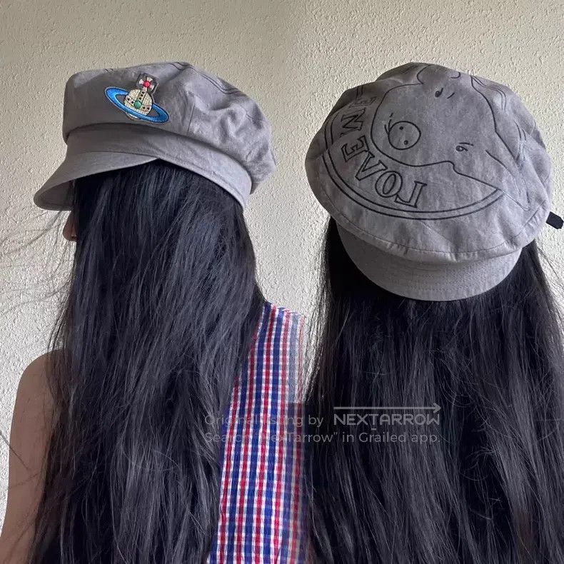 Vivienne Westwood Vivienne Westwood Love Me Piggy Saturn Badge Newsboy Cap Size ONE SIZE - 1 Thumbnail