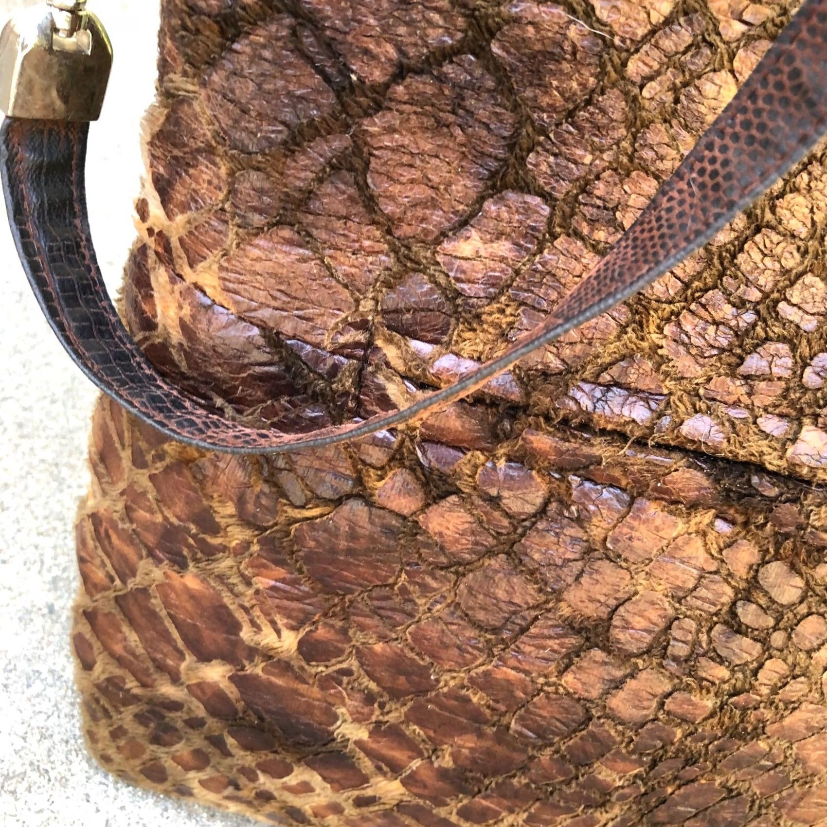 Vintage CONNIE GUNDERSON Ventura CA Designer Crossbody Purse Fuzzy Satchel Bag Brown Women Medium 11" W x 10" H Polyester Designer Crossbody Bag Brown Size ONE SIZE - 4 Thumbnail