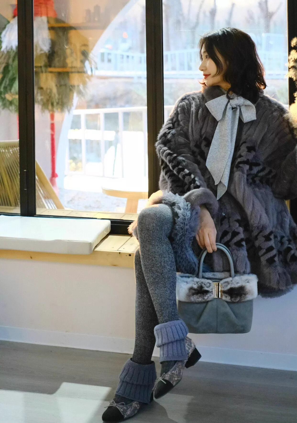 Salvatore Ferragamo Ferragamo Gray Suede Fur Mini Music Score Bag Mint Size ONE SIZE - 2 Thumbnail