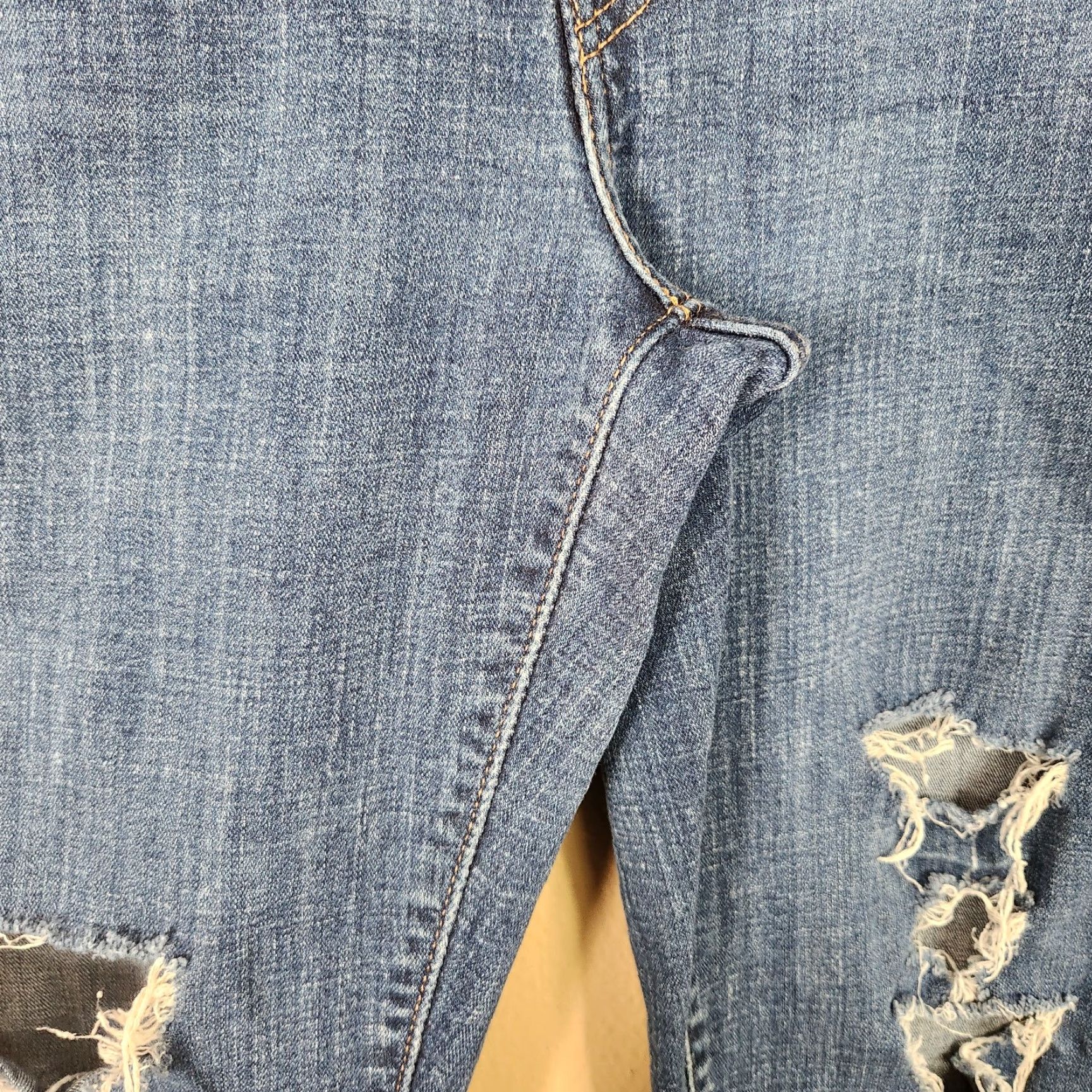 Levi's VINTAGE not applicable. Final: Levi's Jeans Womens Medium Wash Distressed Mid Rise Boyfriend Jeans-Size 30 Size 30" / US 8 / IT 44 - 4 Thumbnail