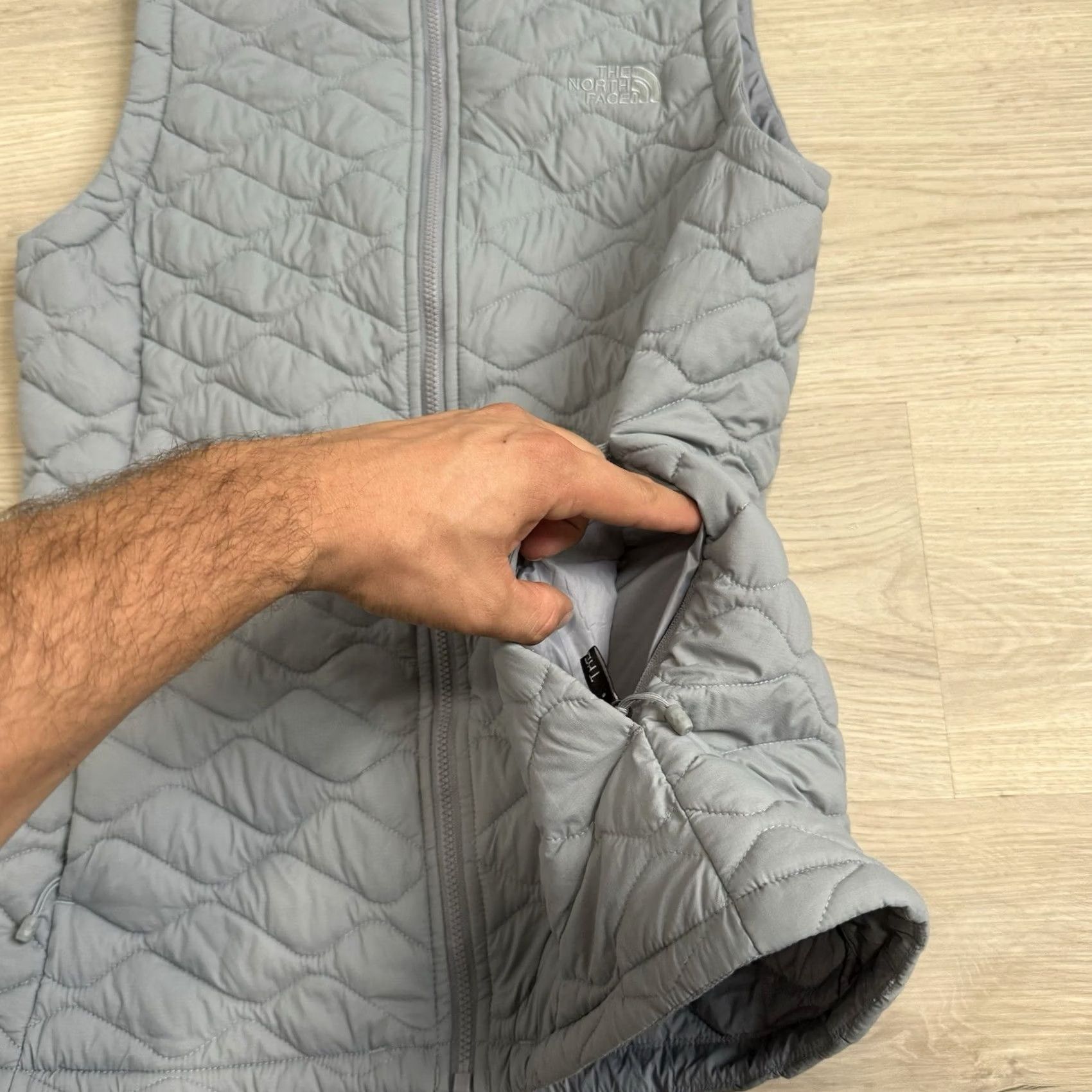 The North Face VINTAGE The North Face Quilted Thermoball Eco Puffer Vest Sleeveless Jacket Womens XS Gray Quilted Puffer Thermoball Womens XS Size XS / US 0-2 / IT 36-38 - 4 Thumbnail