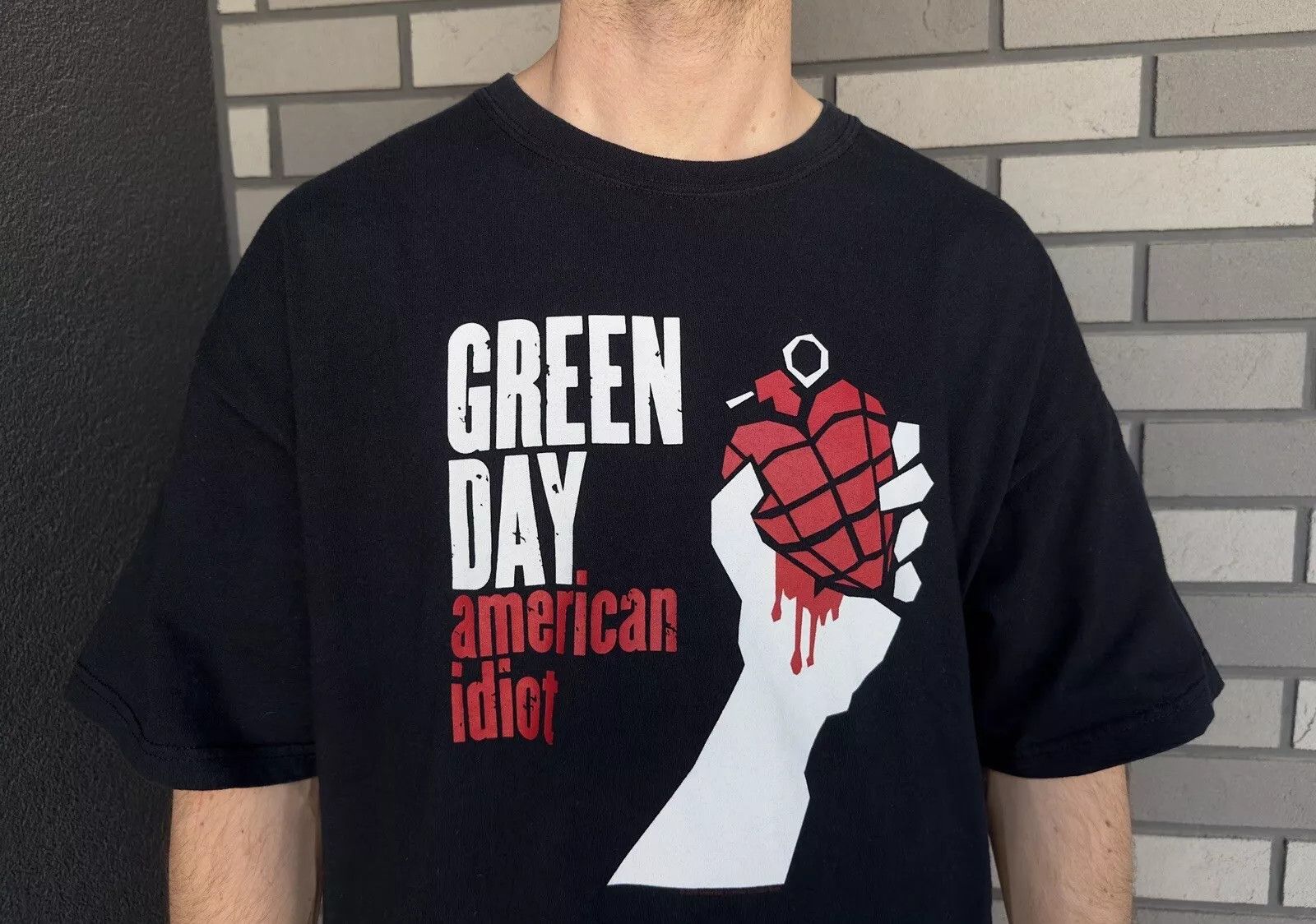 Gildan Vintage 2000s Green Day American Idiot 2004 T-Shirt Rock Size US XL / EU 56 / 4 - 2 Thumbnail
