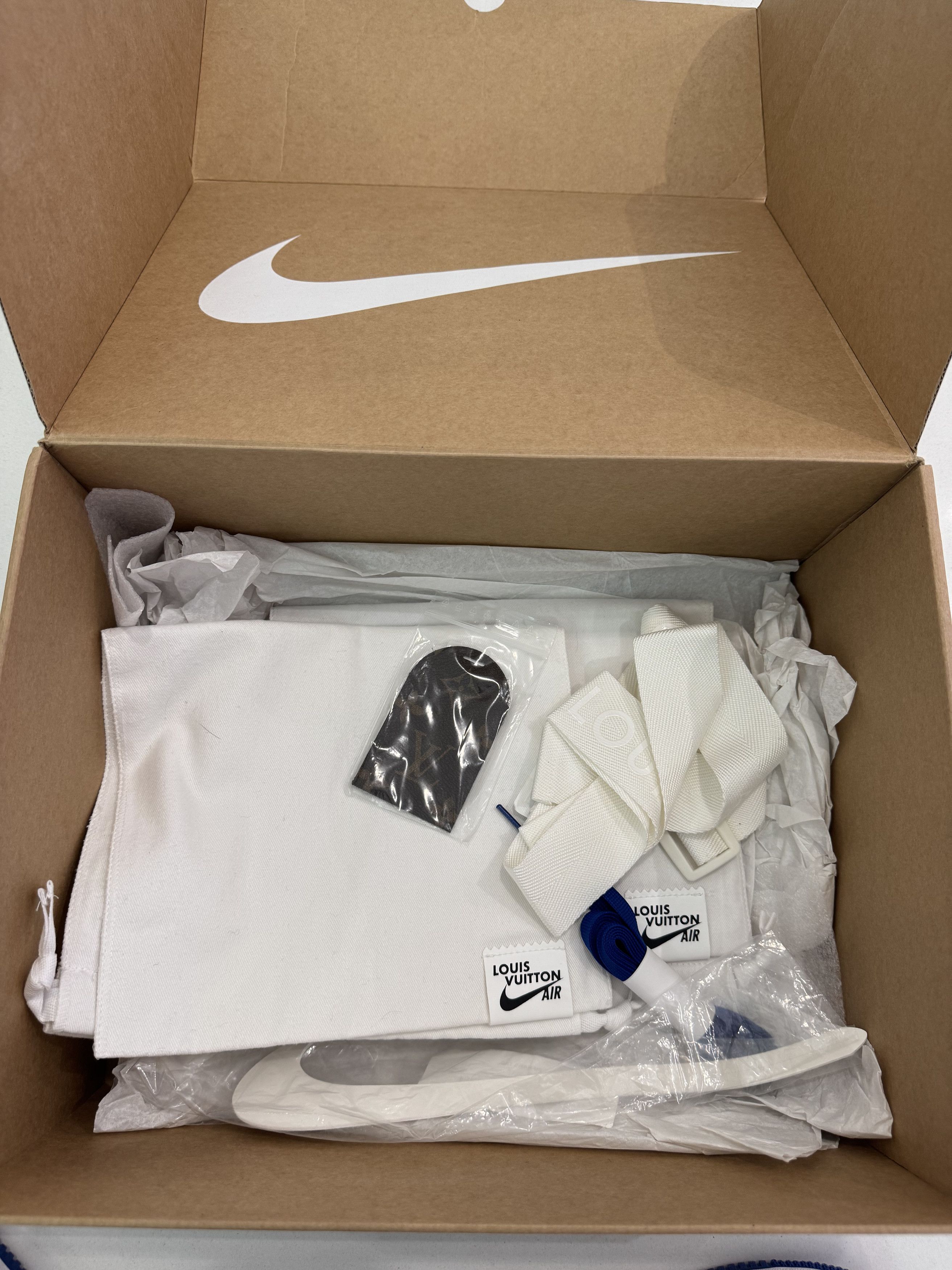 Louis Vuitton Louis Vuitton Nike Air Force 1 Low White Royal Size US 8 / EU 41 - 8 Thumbnail